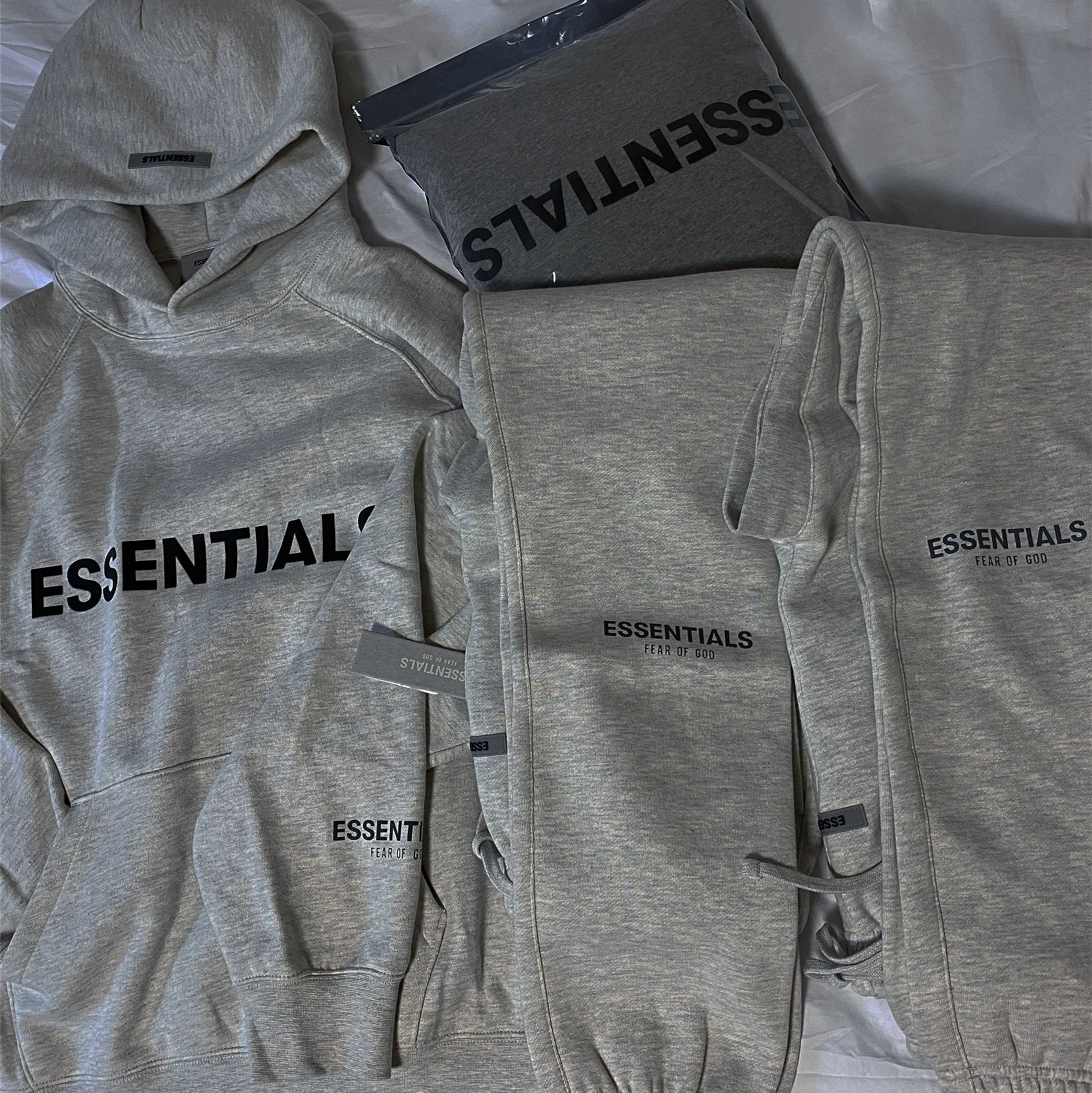 Essentials Sweatpants Oatmeal - 21SS, Essentials 3D Silicon Applique Pullover Hoodie Oatmeal/Oatmeal Heather/Light Heather Oatmeal 2020 착용 스타일