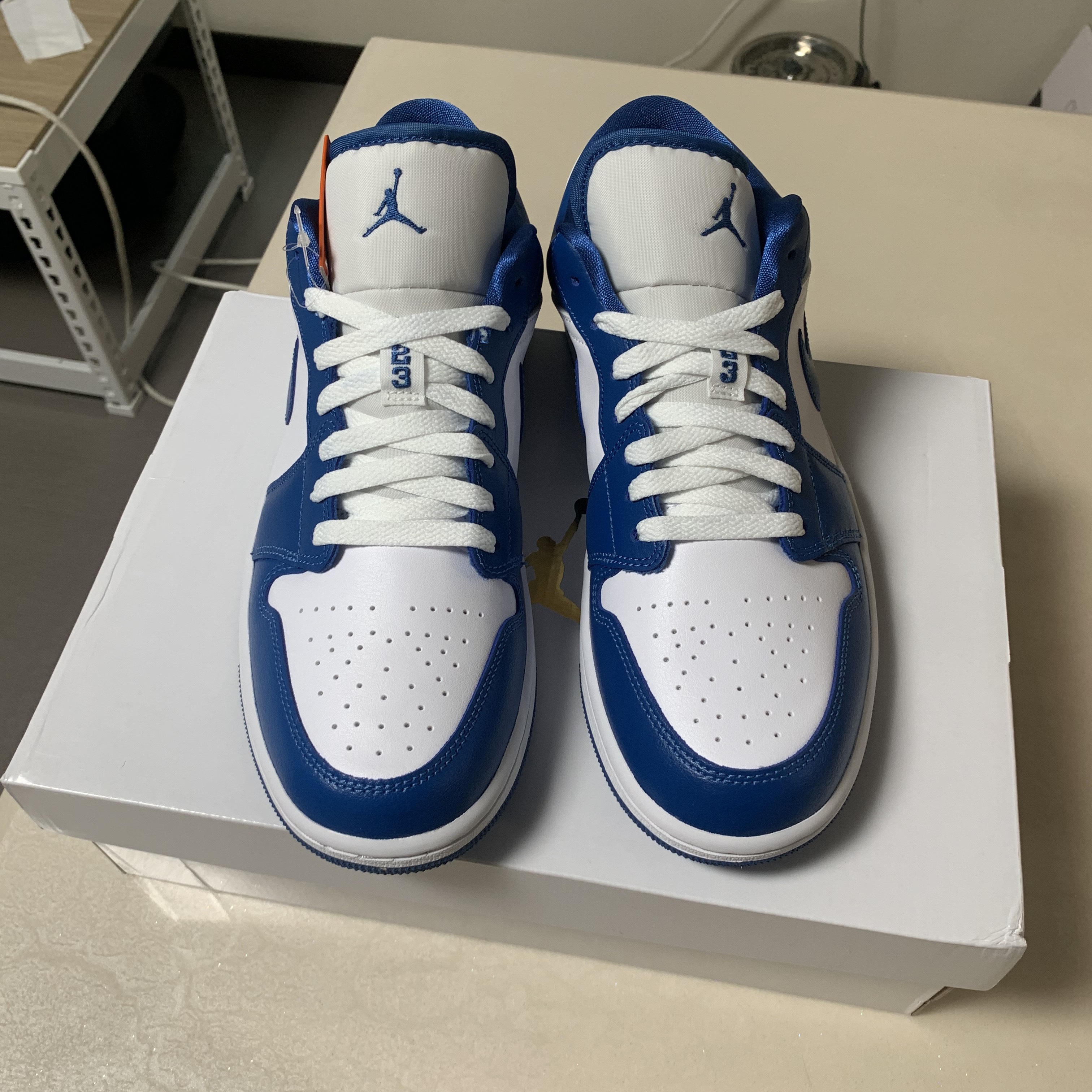 (W) Jordan 1 Low White Dark Marina Blue 착용 스타일 - 4