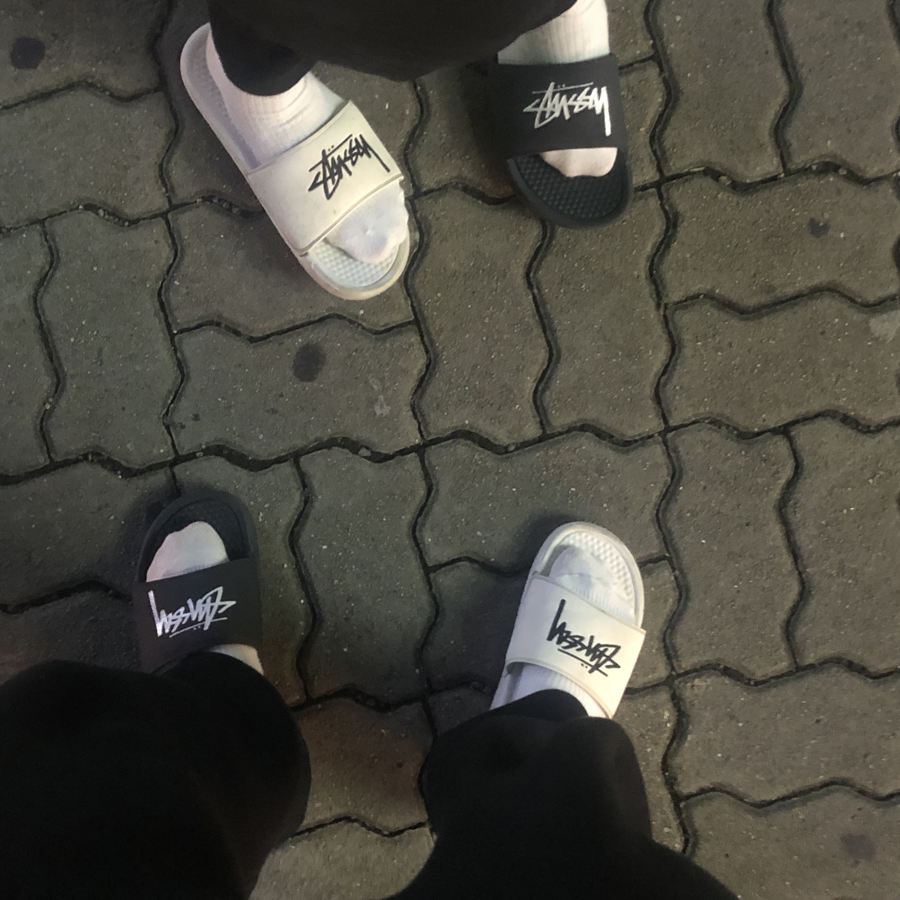 Nike x Stussy Benassi Slide Sail, Nike x Stussy Benassi Slide Off Noir 착용 스타일 - 2