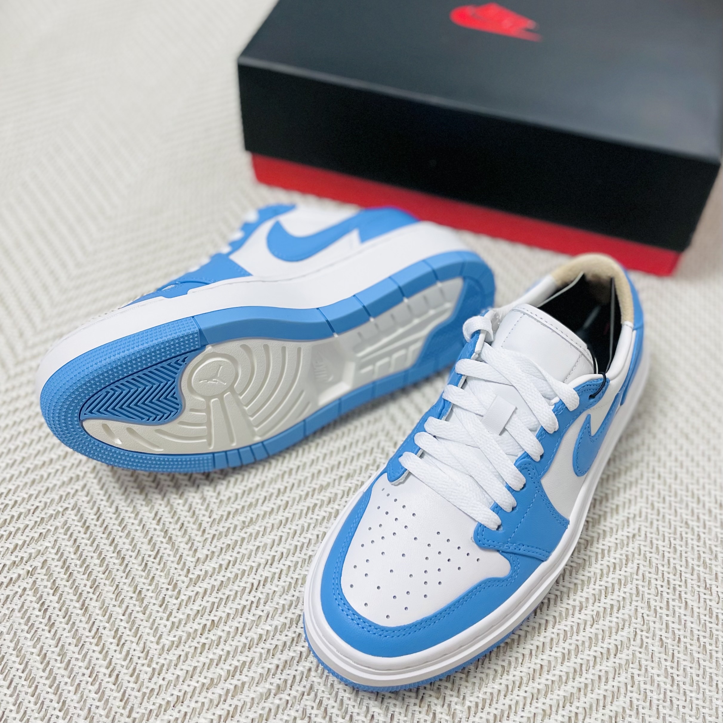 (W) Jordan 1 Elevate Low SE University Blue 착용 스타일 - 1