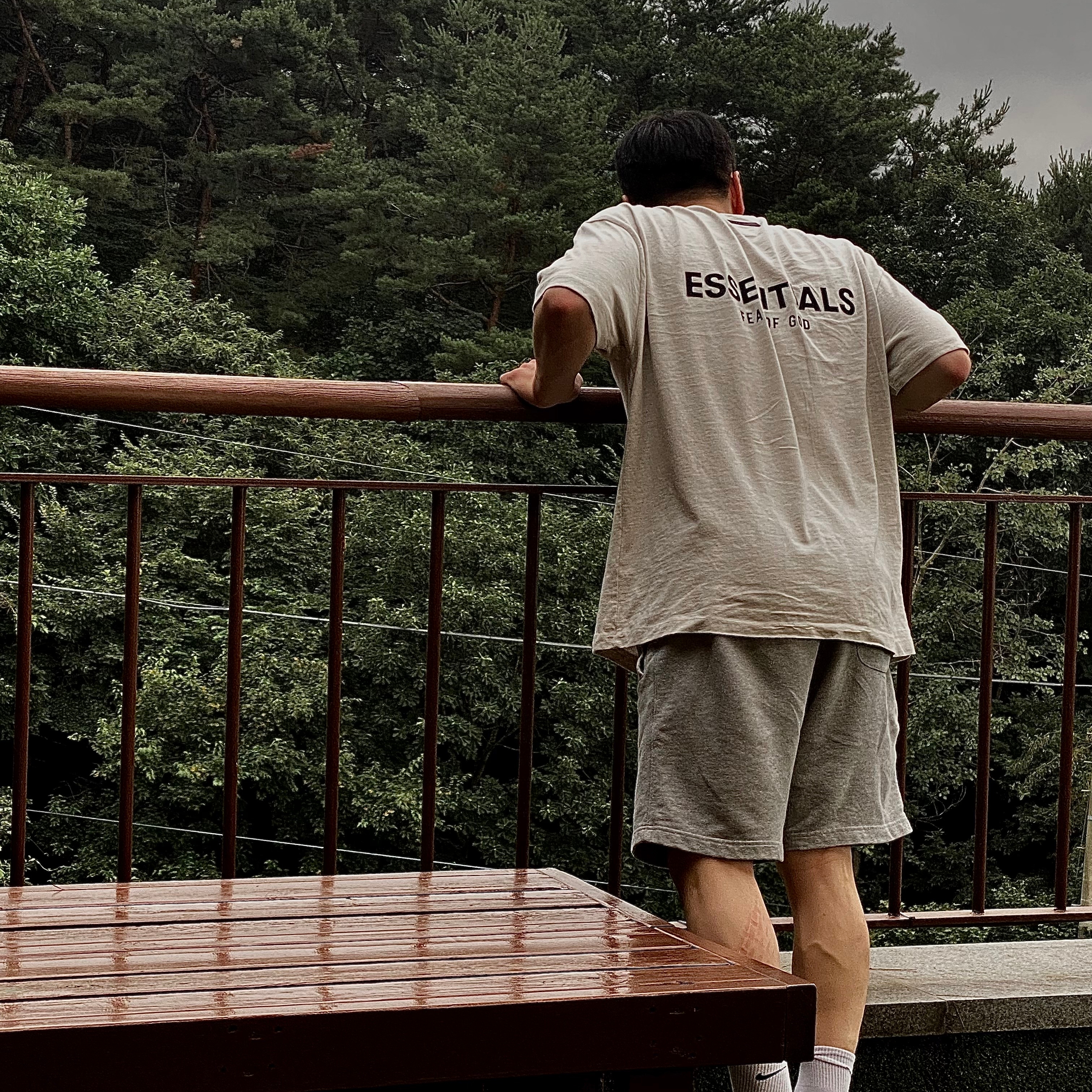Essentials The Core Collection T-Shirt Light Oatmeal, Adidas Yeezy Slide Pure - Re-Release Ver. 착용 스타일