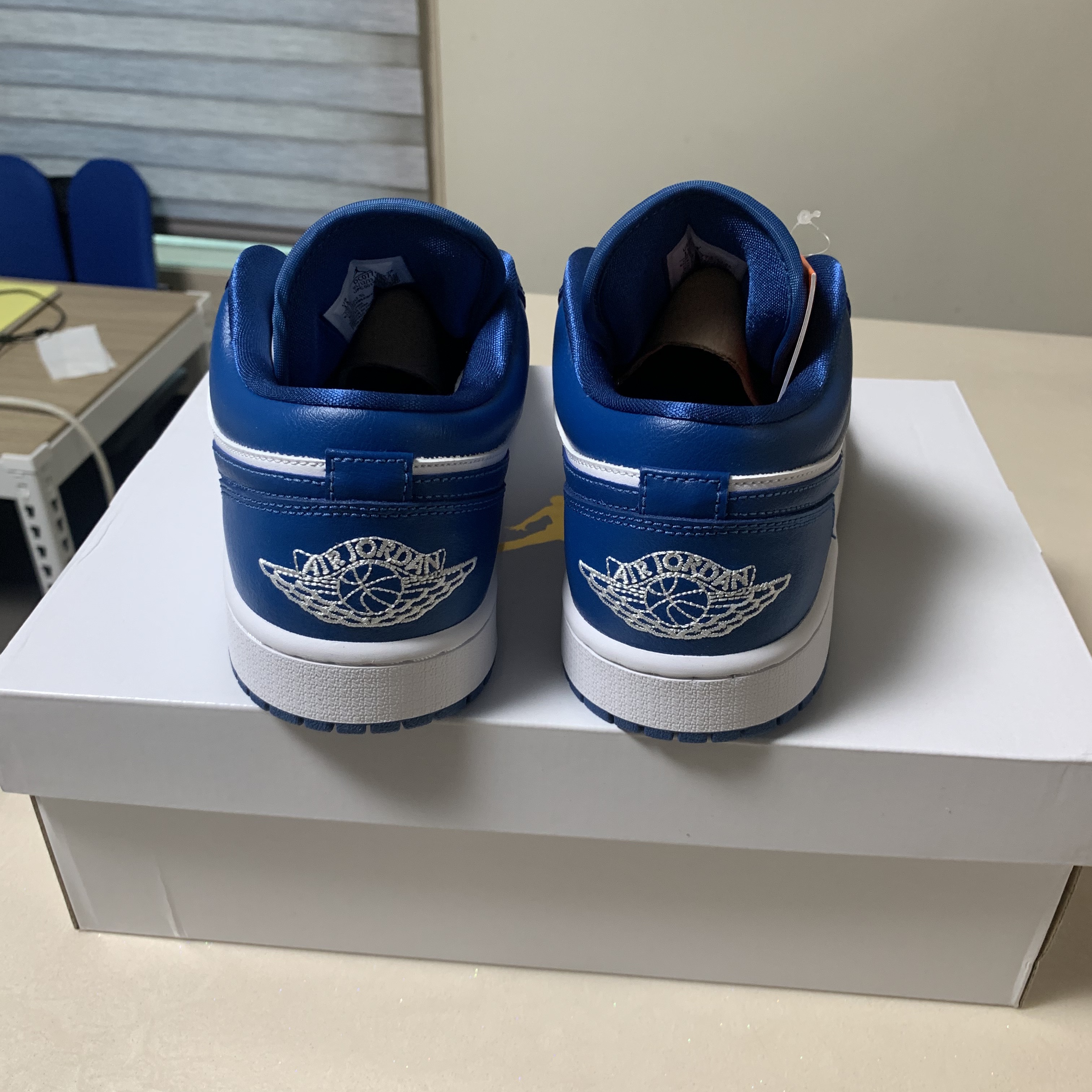 (W) Jordan 1 Low White Dark Marina Blue 착용 스타일 - 5