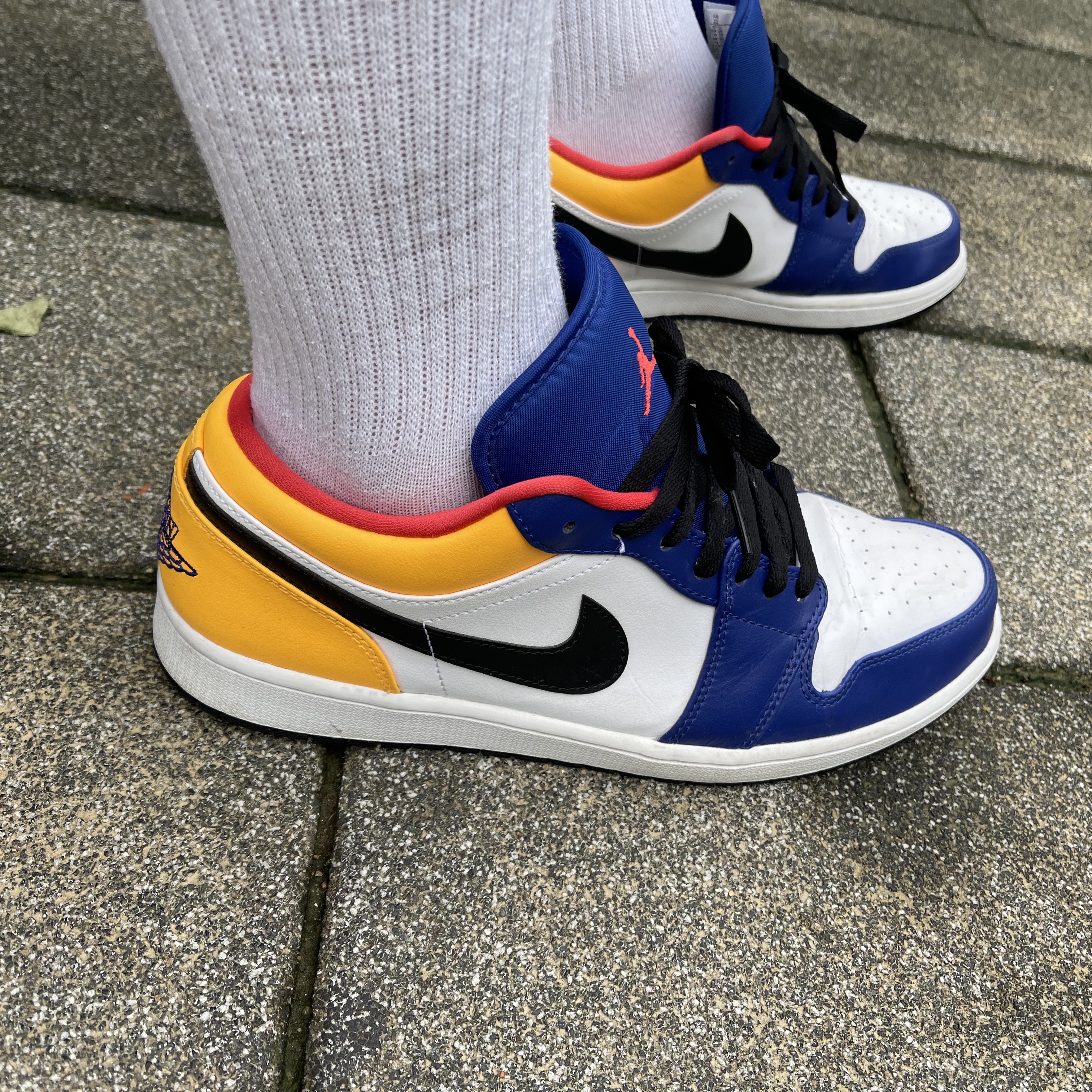 Jordan 1 Low Royal Yellow 착용 스타일 - 3