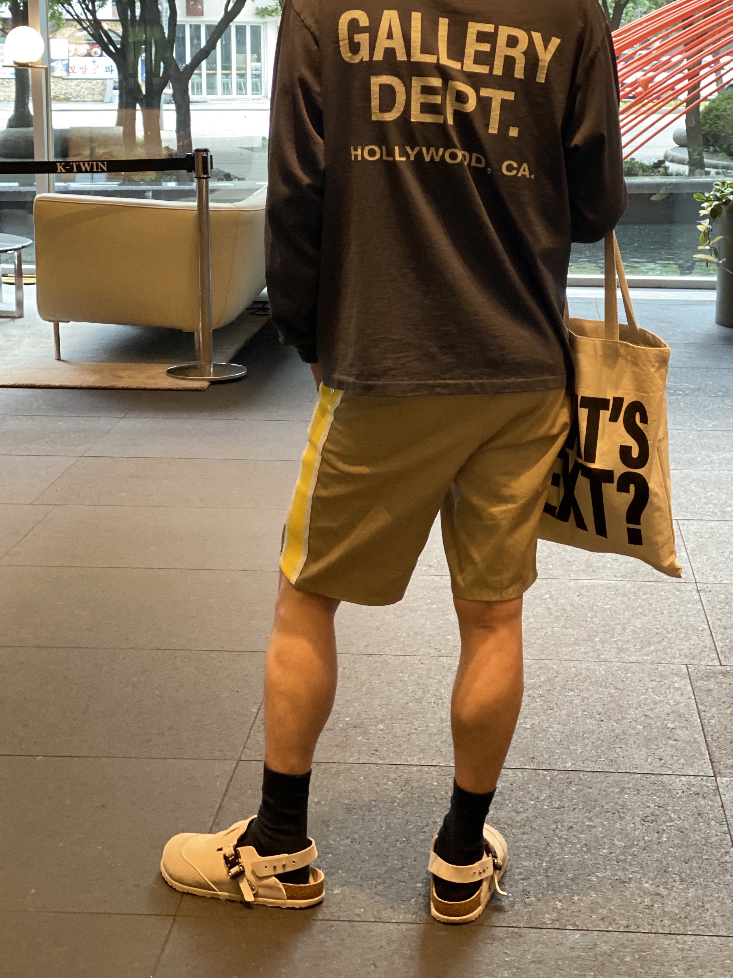 Dior x Birkenstock Tokio Mule Nubuck Calfskin Greige 착용 스타일