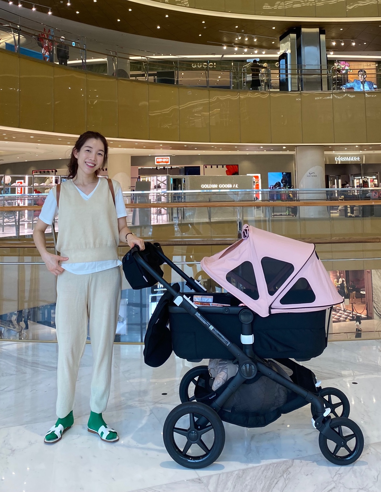 (W) Hermes Oran Sandal Calfskin & Blanc Piqures Havane 착용 스타일