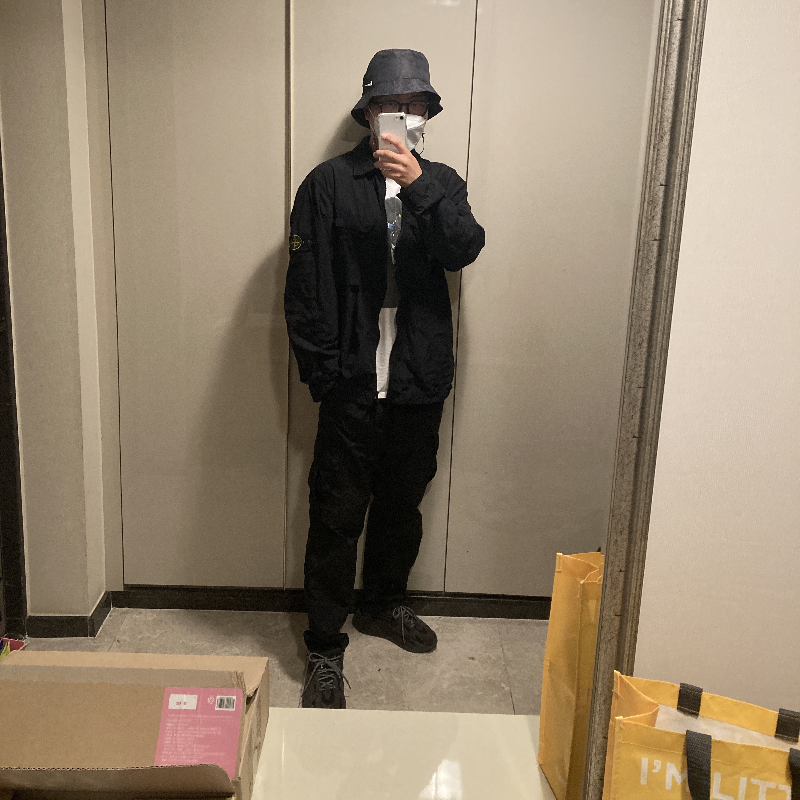 Stone Island 11102 Naslan Light Overshirt Black - 20SS, Adidas Yeezy Boost 700 V2 Vanta 2019 착용 스타일