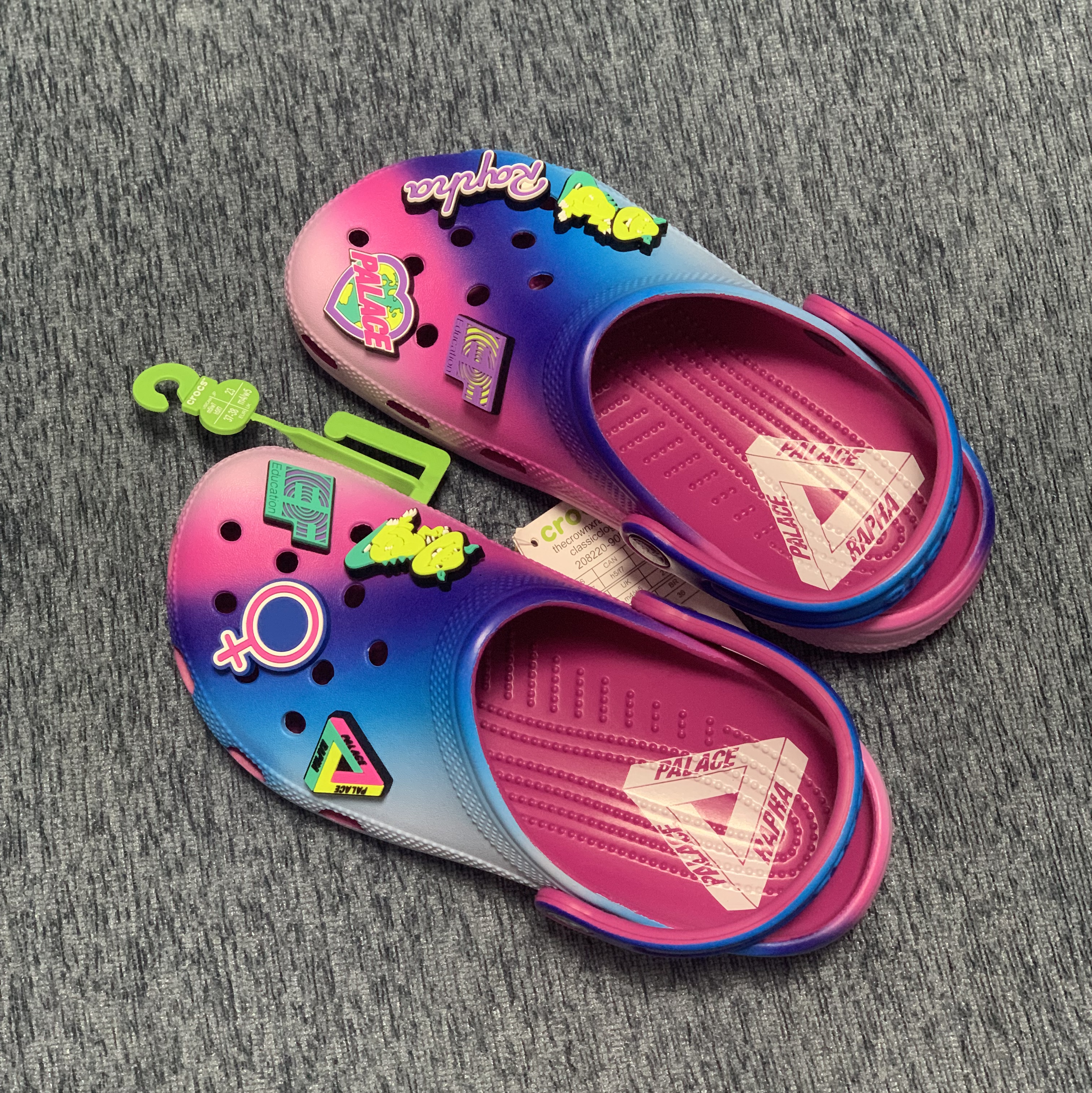Crocs x Palace x Rapha EF Education First Crocs Multi 착용 스타일