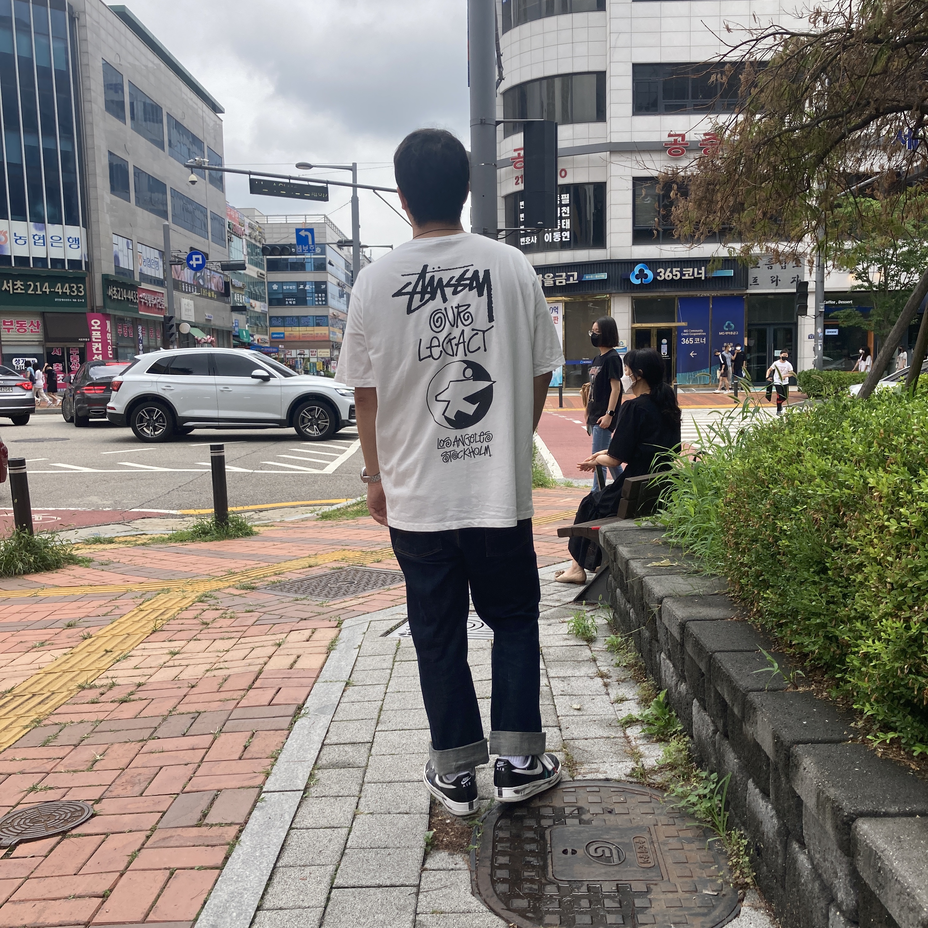 Stussy x Our Legacy Surfman 2 Pigment Dyed T-Shirt Natural, Nike x Peaceminusone Air Force 1 Low Para-Noise 착용 스타일