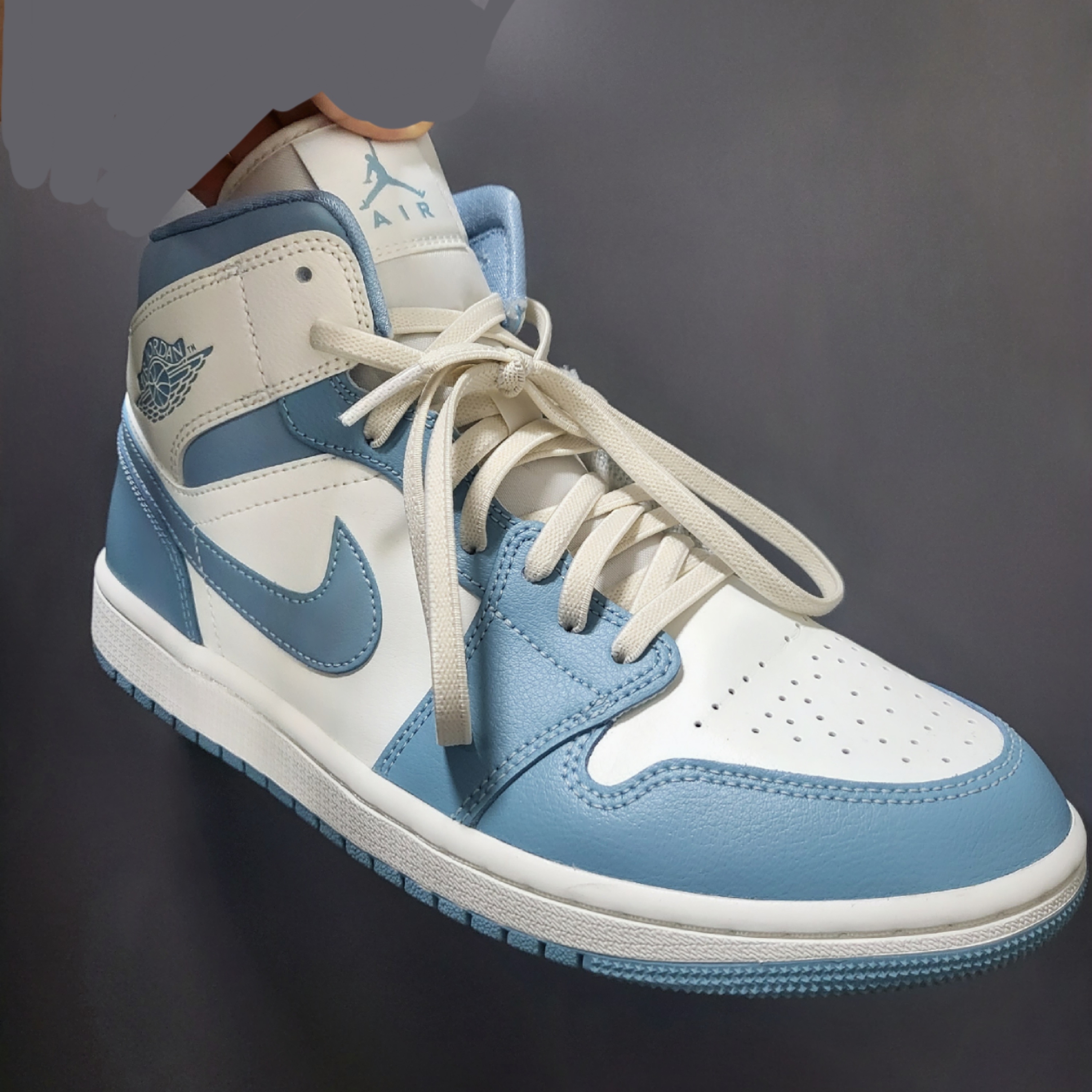 (W) Jordan 1 Mid Sail and Worn Blue 착용 스타일 - 2