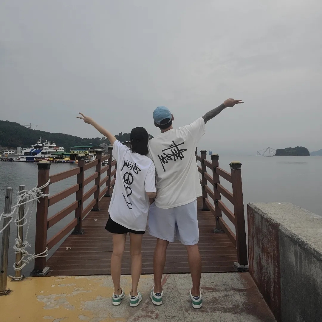 Nike x Stussy NRG RA T-Shirt Summit White (DM4942-121), Stussy Big Stock Water Shorts Ice Blue 착용 스타일 - 1