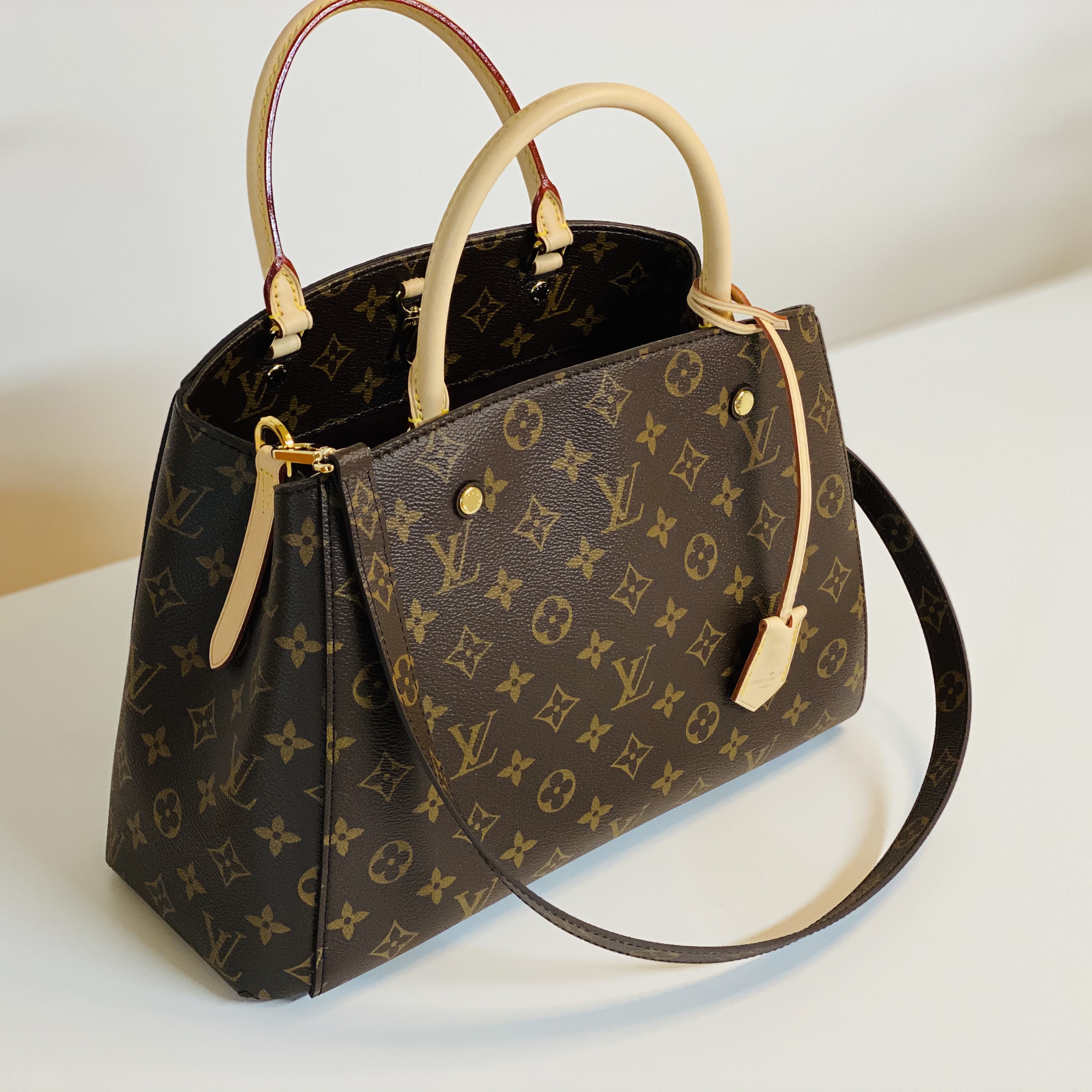 Louis Vuitton Montaigne MM Monogram 착용 스타일