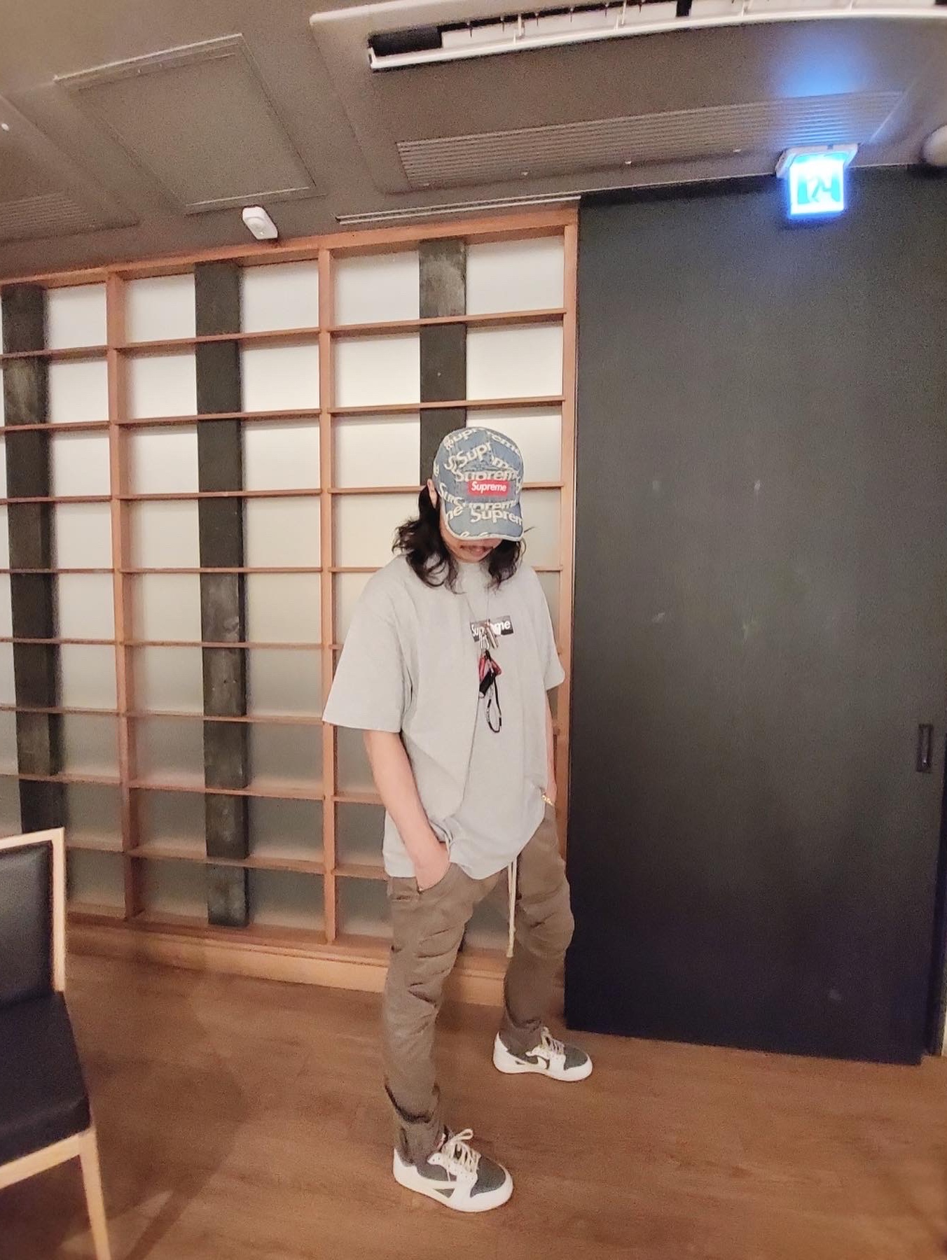Supreme x Emilio Pucci Box Logo T-Shirt Heather Grey Black - 21SS, Supreme Frayed Logos Denim Camp Cap Blue - 21SS 착용 스타일 - 2
