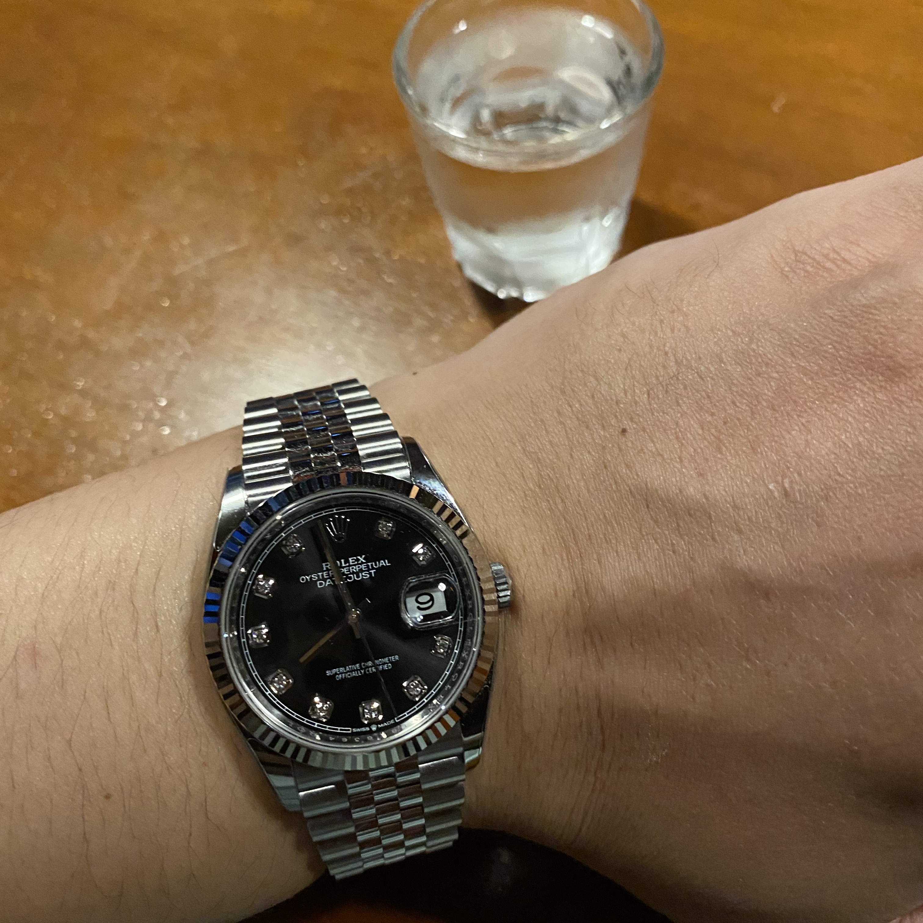 Rolex Datejust 36mm 126234 Bright Black Diamond-Set Jubilee 착용 스타일