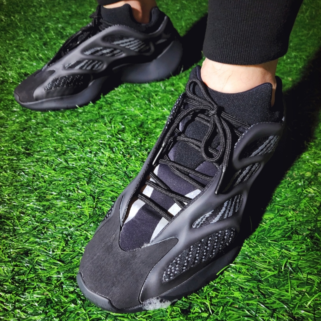 Adidas Yeezy 700 V3 Alvah 착용 스타일 - 5