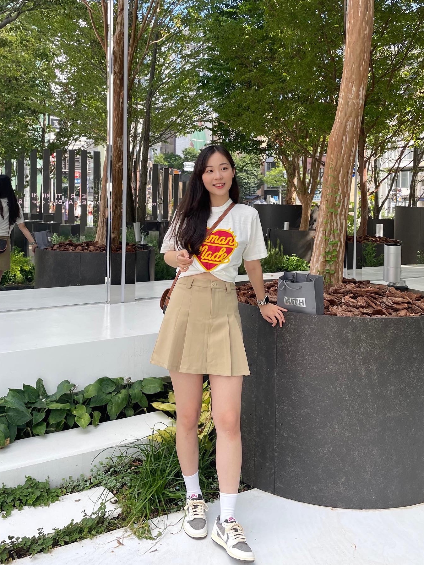 Human Made Heart T-Shirt White, Jordan 1 x Travis Scott Retro Low OG SP Sail and Ridgerock 착용 스타일 - 1