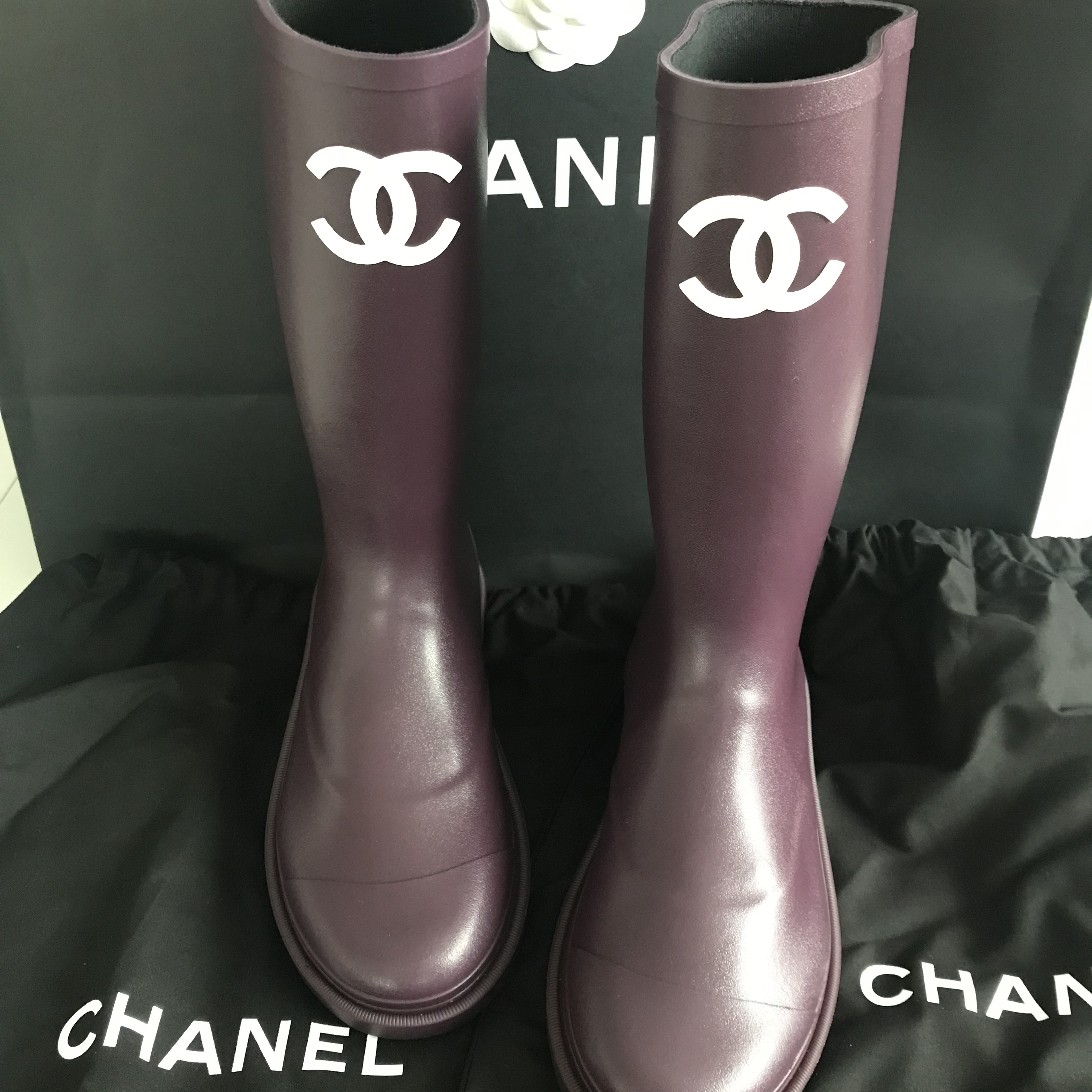 (W) Chanel Boots Caoutchouc & Dark Purple, (W) Chanel Boots Caoutchouc & Black 착용 스타일
