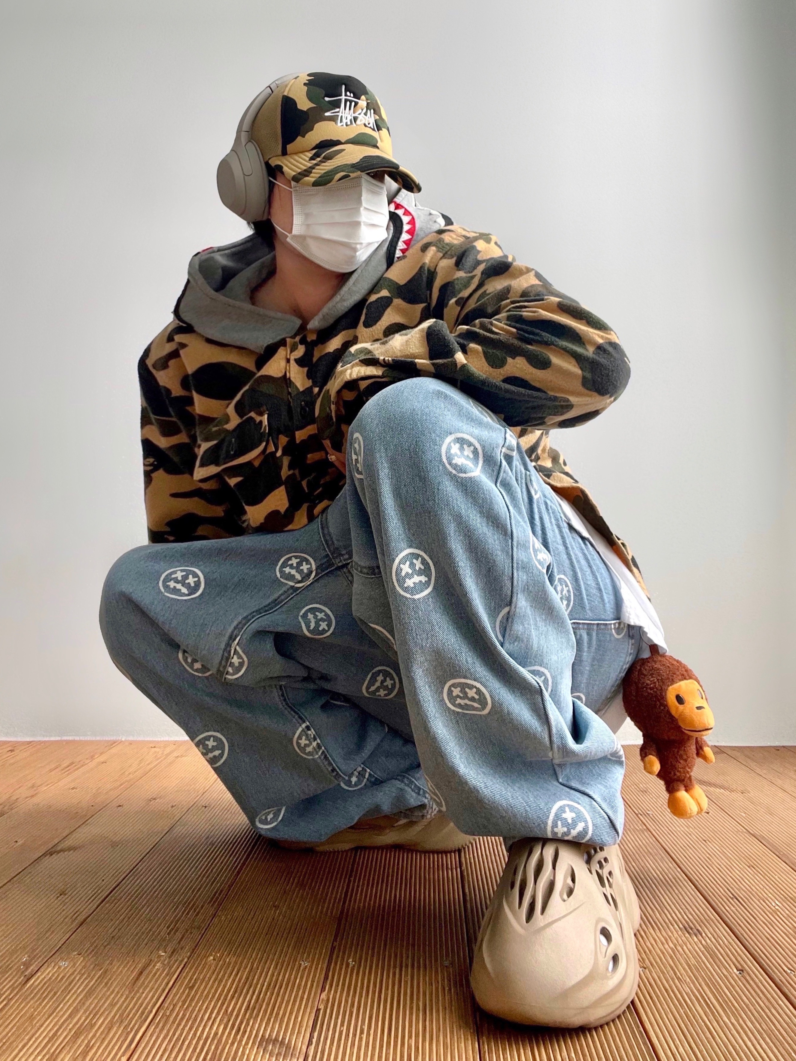 Adidas Yeezy Foam RNNR Mist, Stussy x BAPE Trucker Cap Yellow 착용 스타일