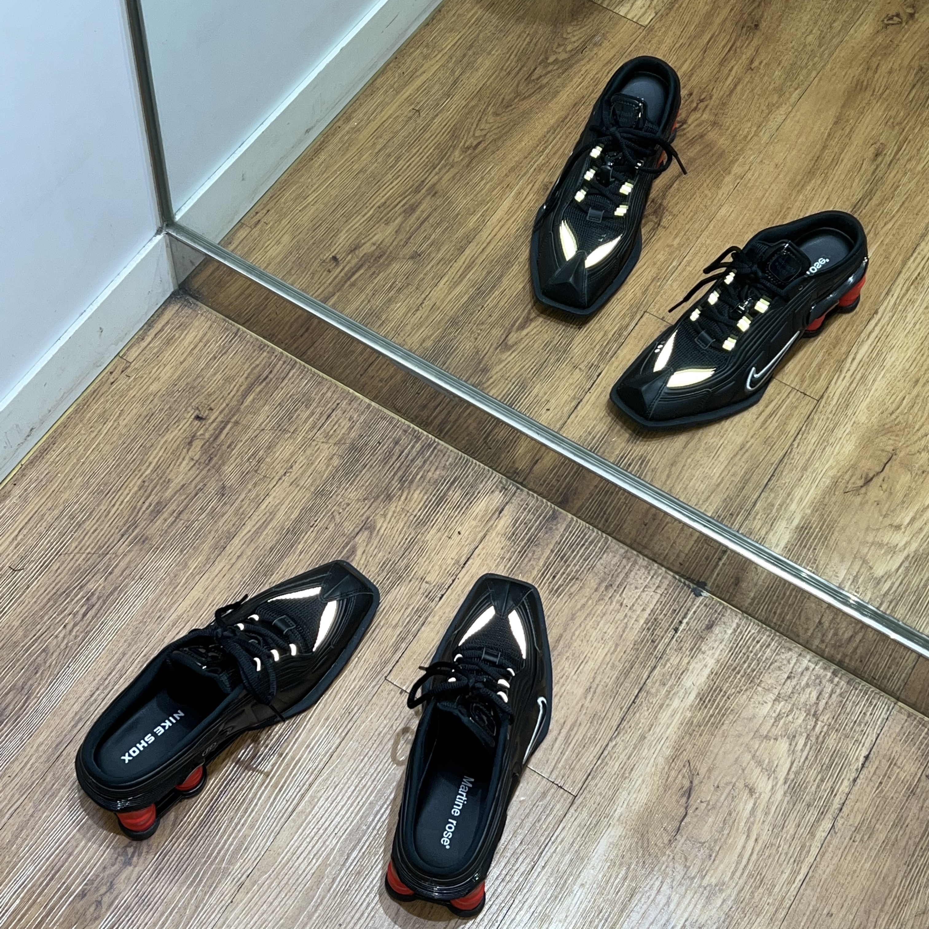 Nike x Martine Rose Shox MR4 Black 착용 스타일