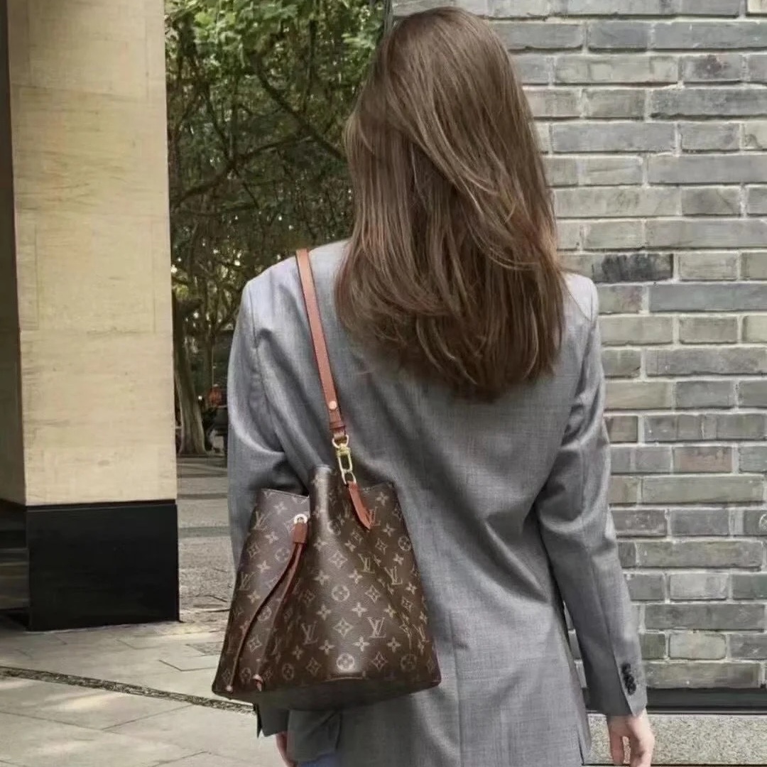 Louis Vuitton Neonoe MM Monogram Caramel 착용 스타일 - 3