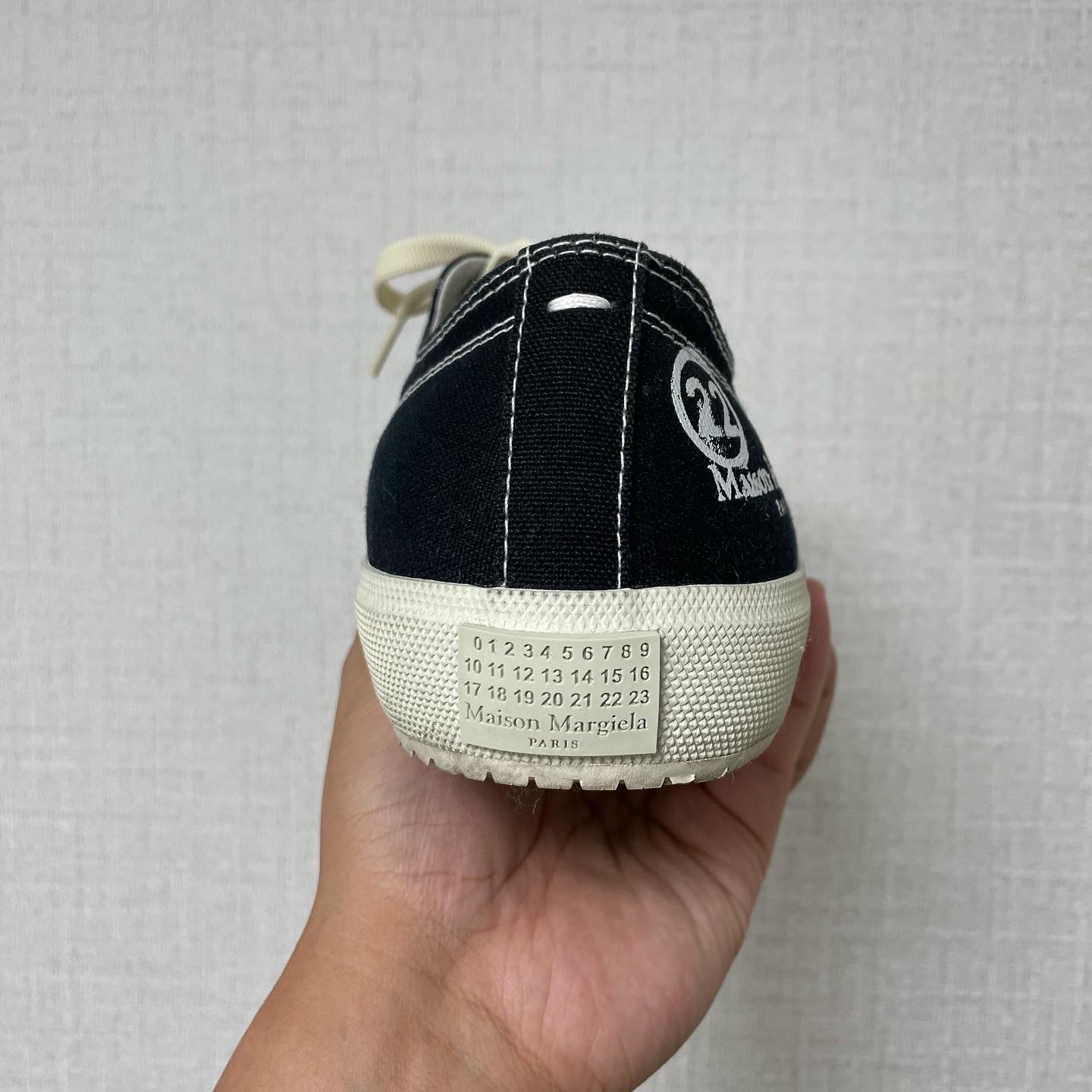 Maison Margiela Tabi Low Black 착용 스타일 - 4