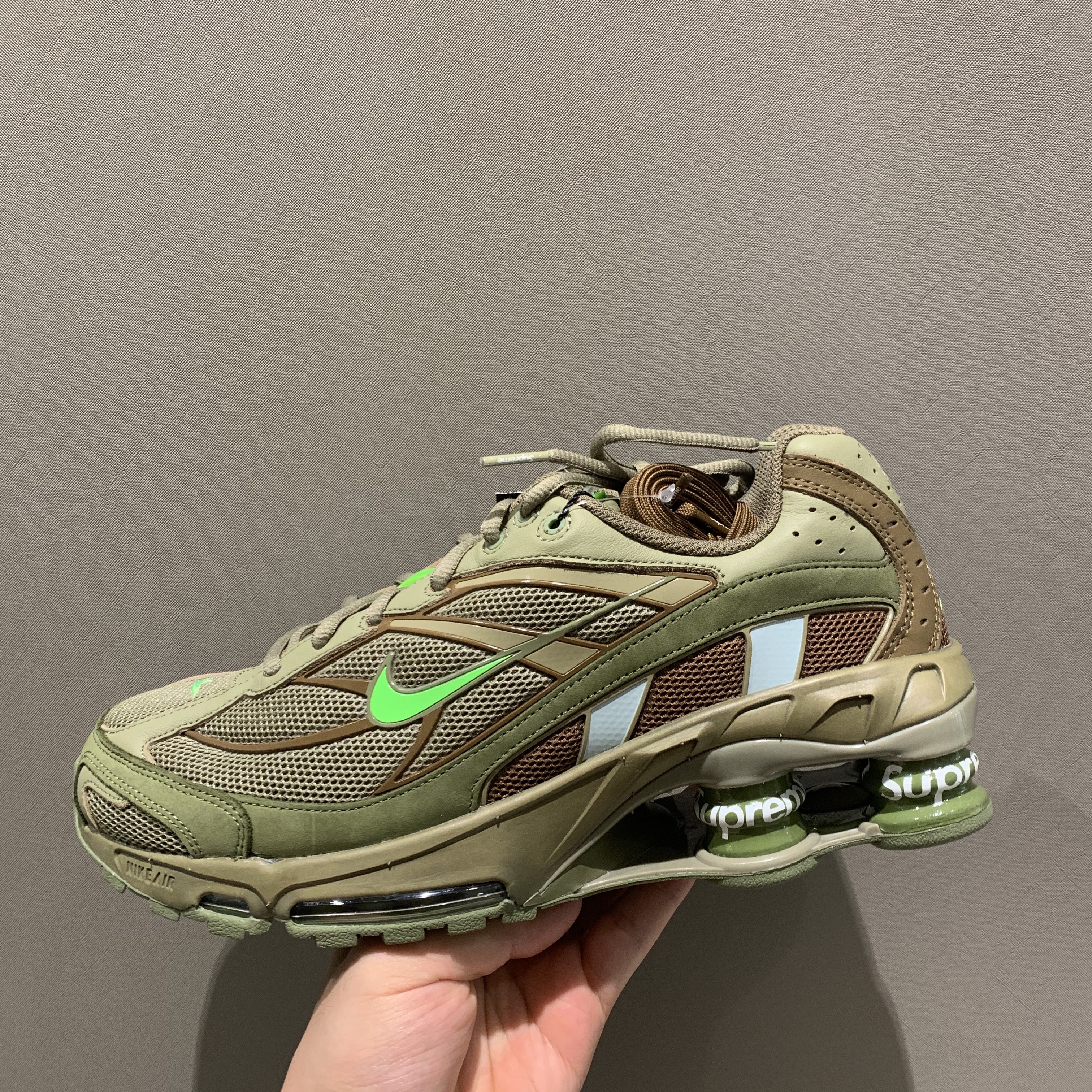 Nike x Supreme Shox Ride 2 SP Neutral Olive, Nike x Sacai LDWaffle Green Multi 착용 스타일 - 1