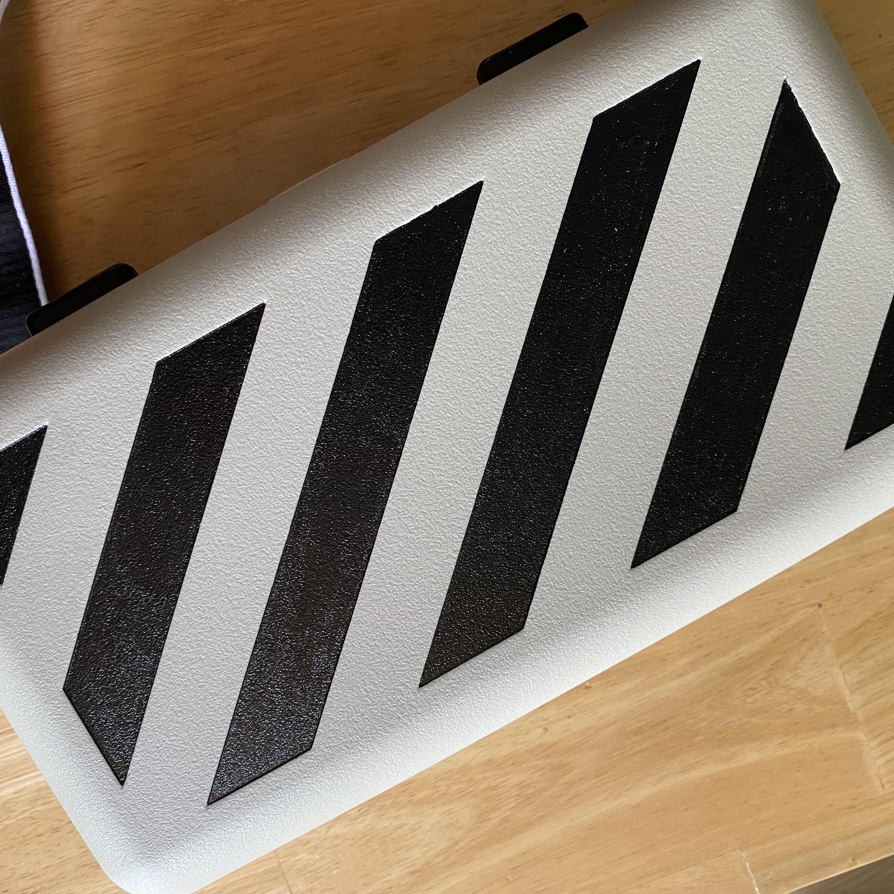 Off-White x Amore Pacific Protection Box (Without Cosmetics) 착용 스타일