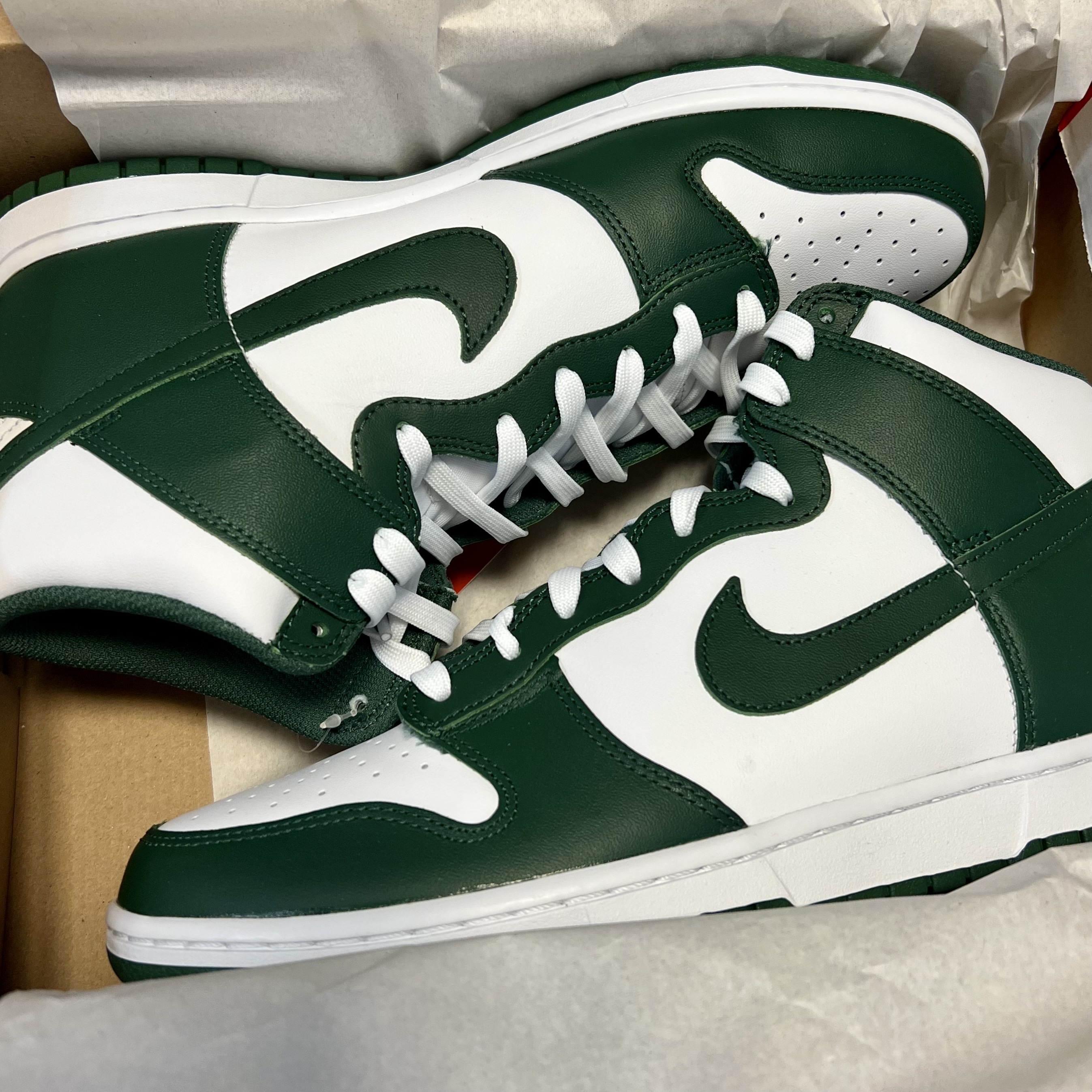 Nike Dunk High Retro Noble Green 착용 스타일