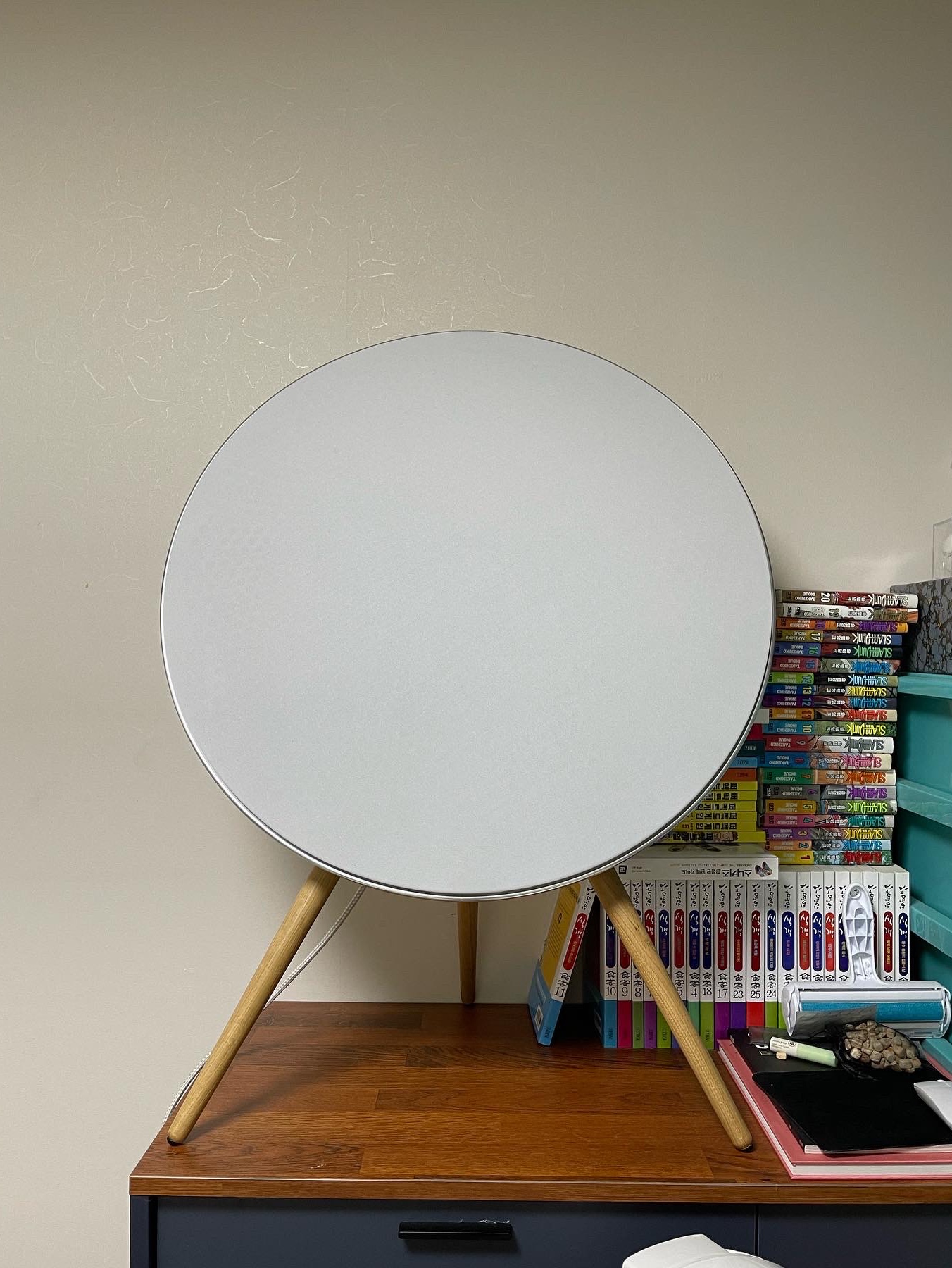Bang & Olufsen Beoplay A9 4th White (Korean Ver.) 착용 스타일