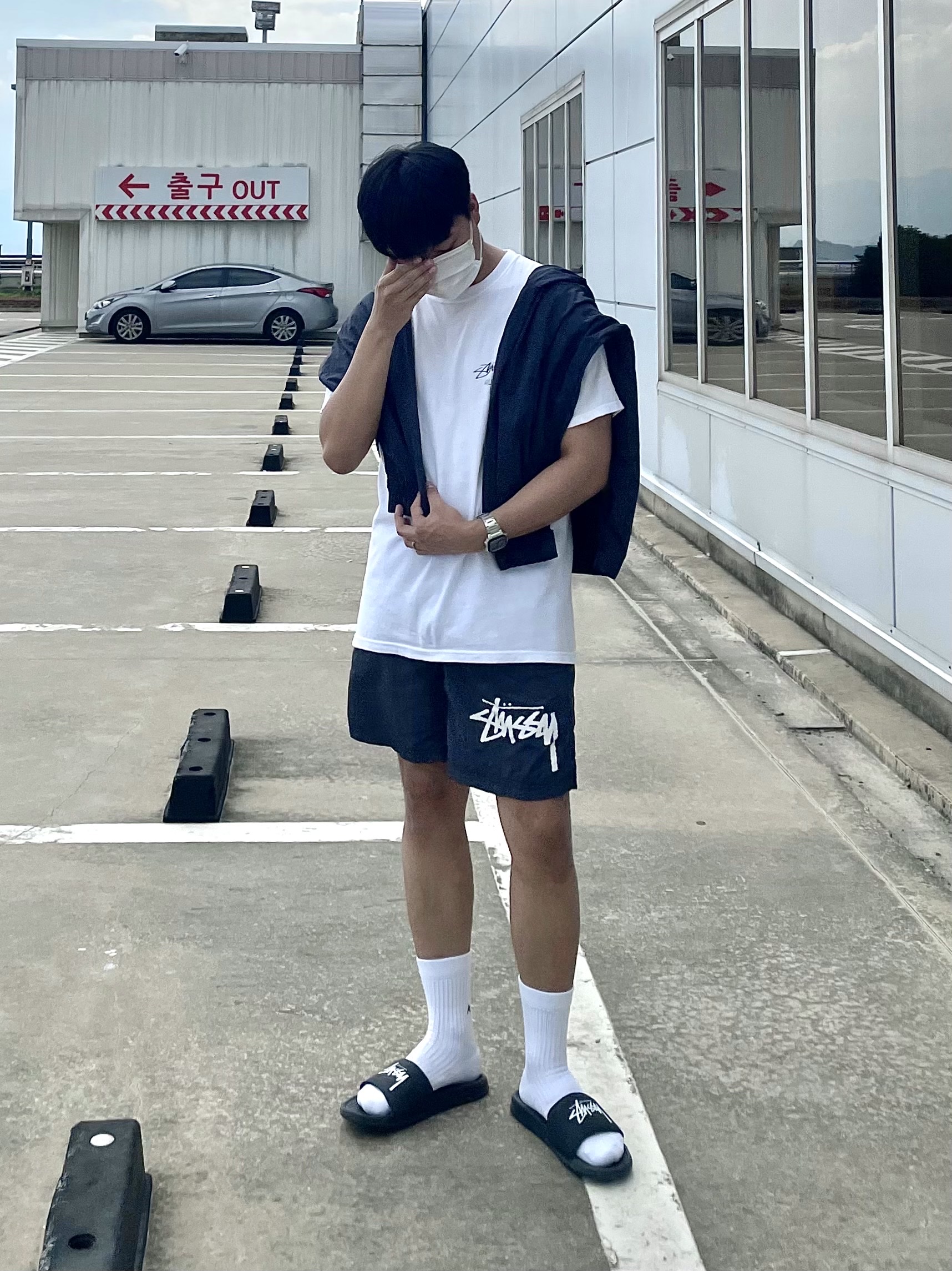 Nike x Stussy Water Shorts Off Noir, Nike x Stussy Windrunner Jacket Off Noir 착용 스타일