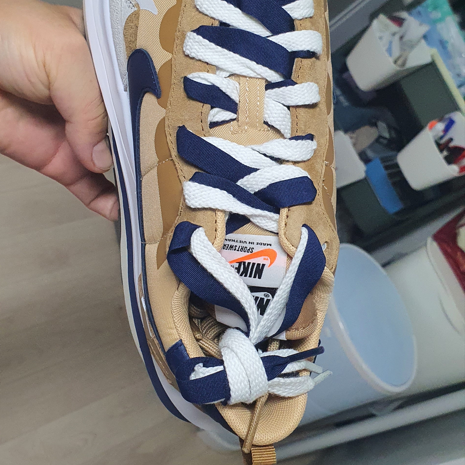 Nike x Sacai VaporWaffle Sesame and Blue Void 착용 스타일 - 2