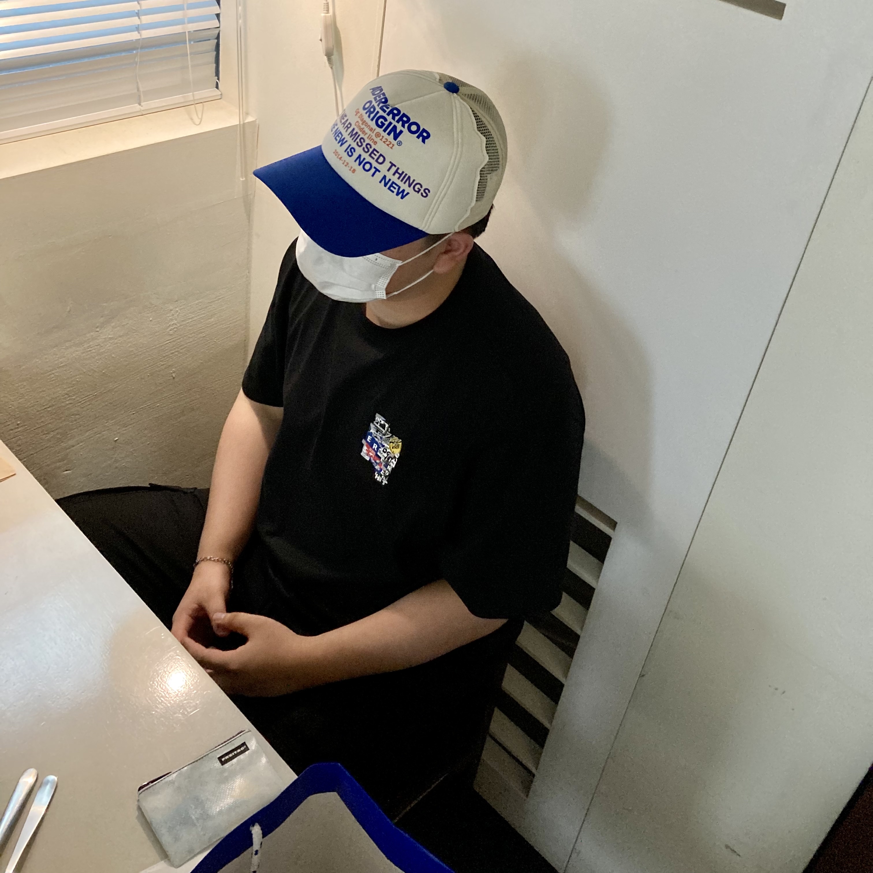 Ader Error Space 1.0 Hongdae T-Shirt Black, Ader Error Og; Diagonal @1221 Cap Blue 착용 스타일