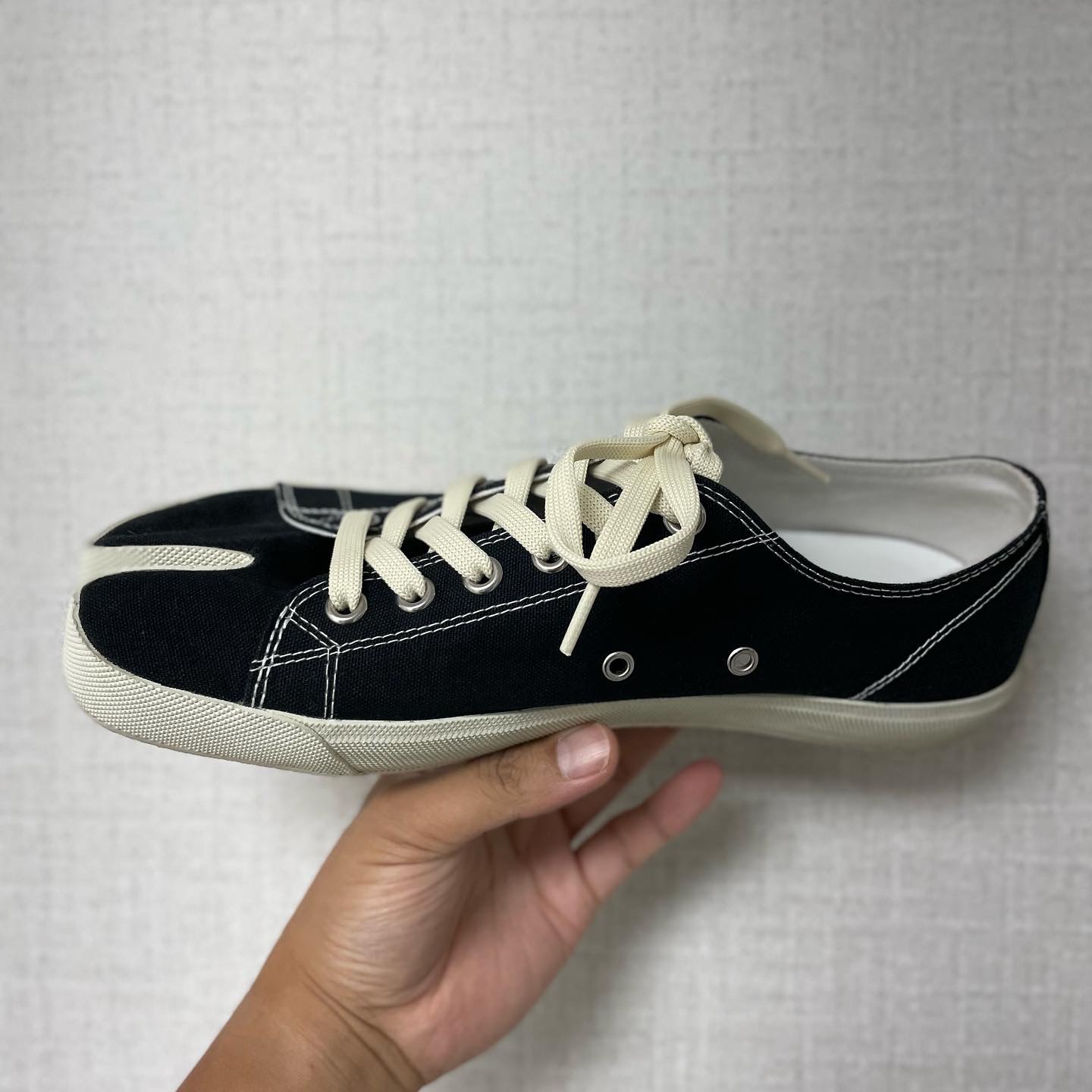 Maison Margiela Tabi Low Black 착용 스타일 - 2