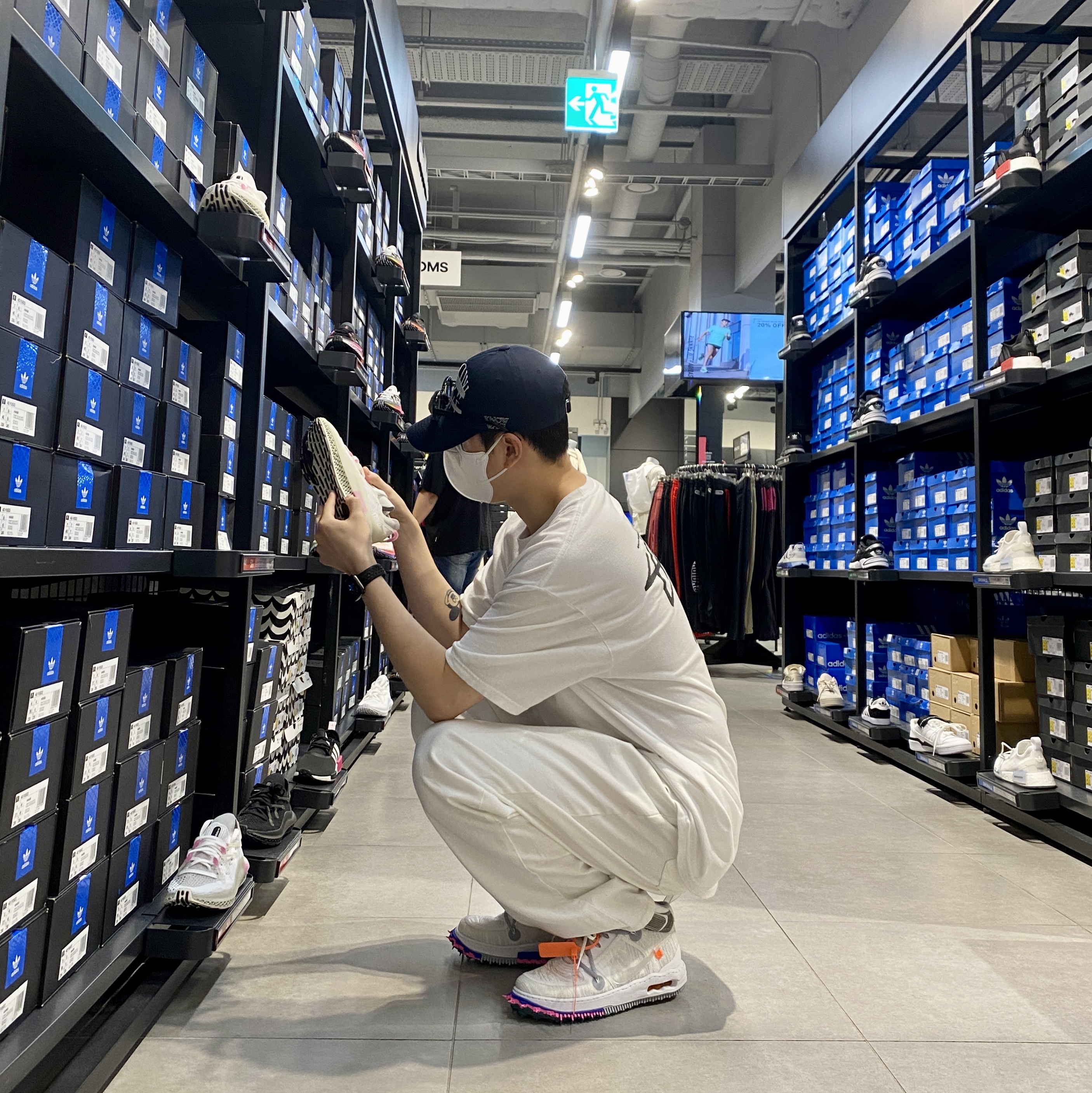 Nike x Off-White Air Force 1 Mid SP White 착용 스타일 - 3
