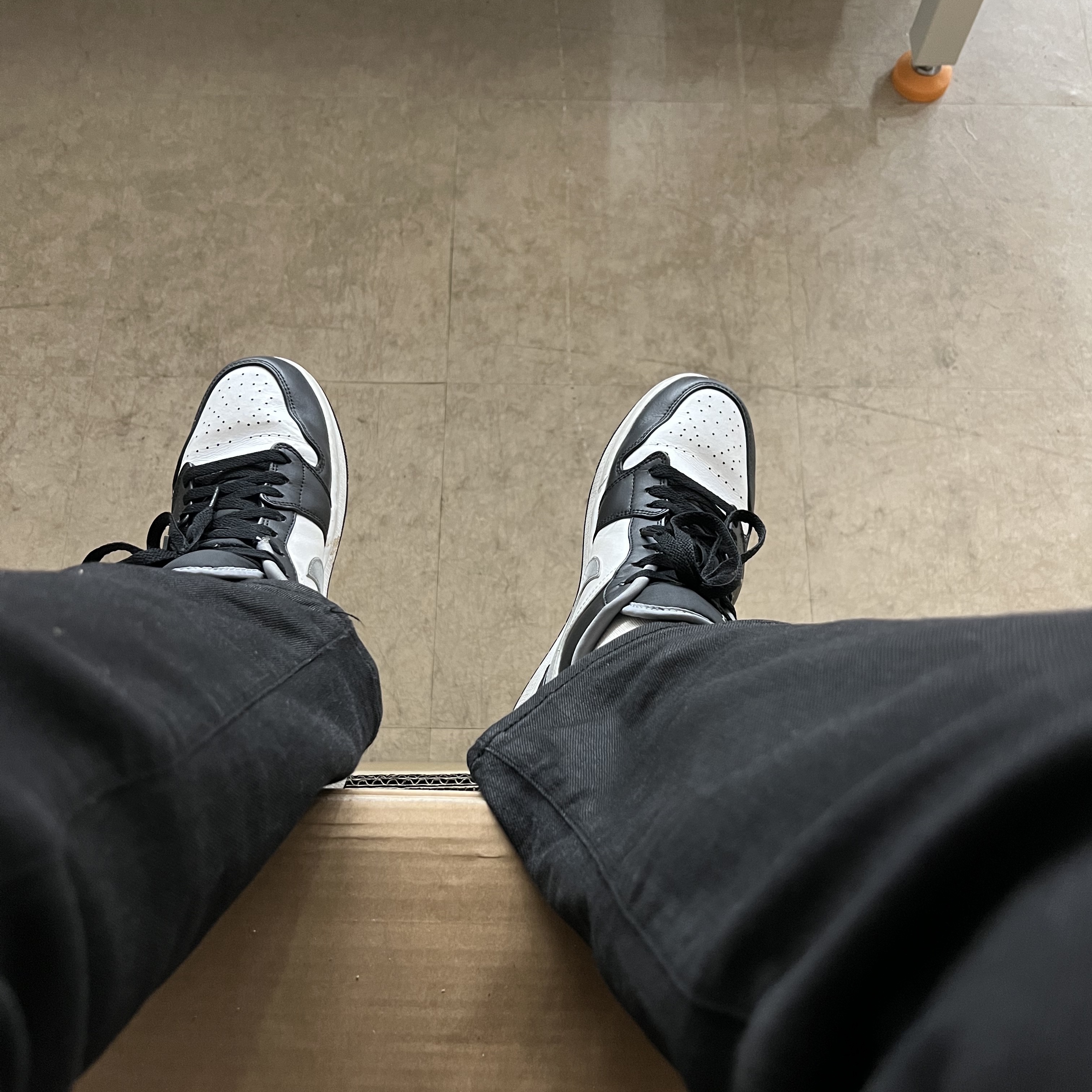Jordan 1 Low Black Particle Grey 착용 스타일