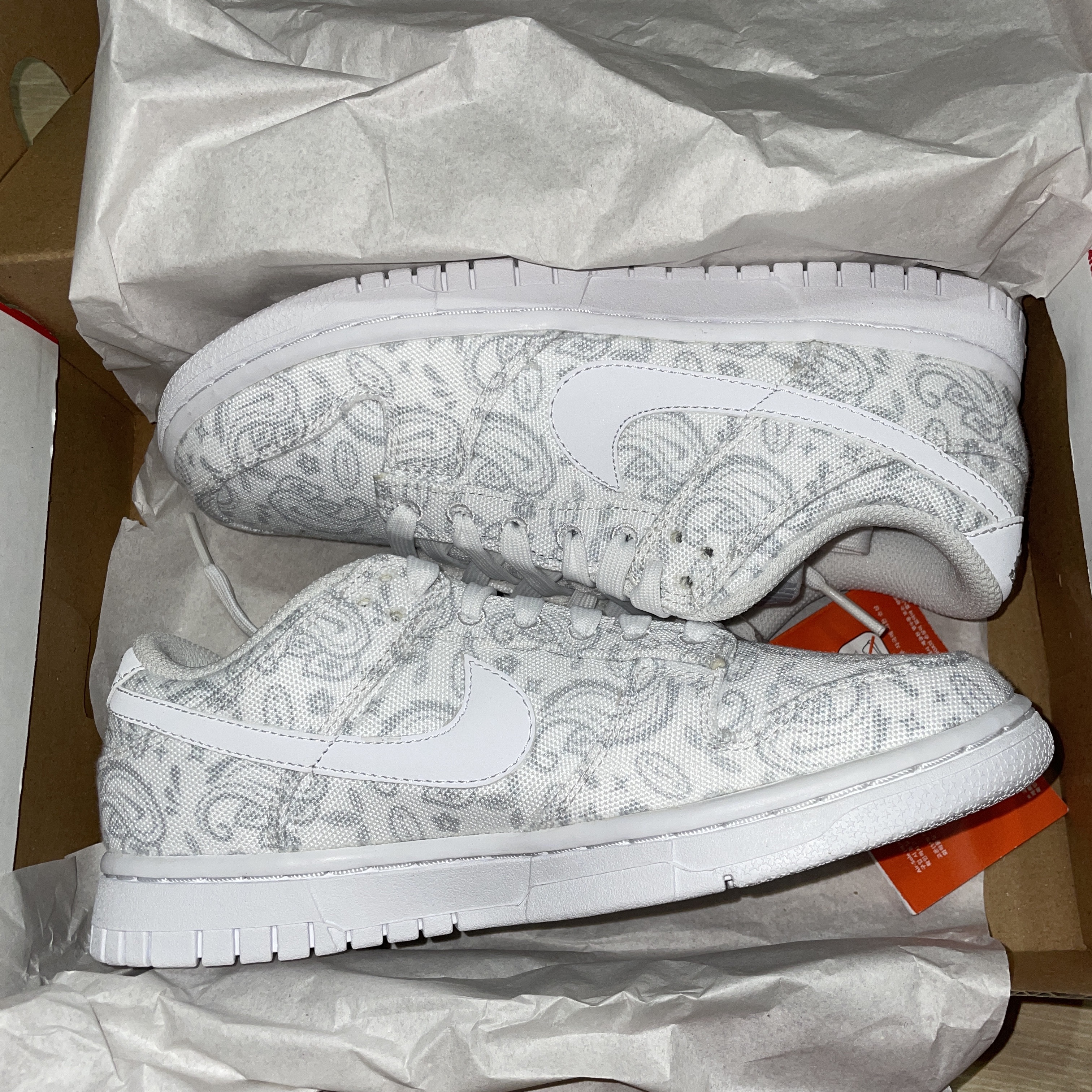 (W) Nike Dunk Low Essential White Paisley 착용 스타일