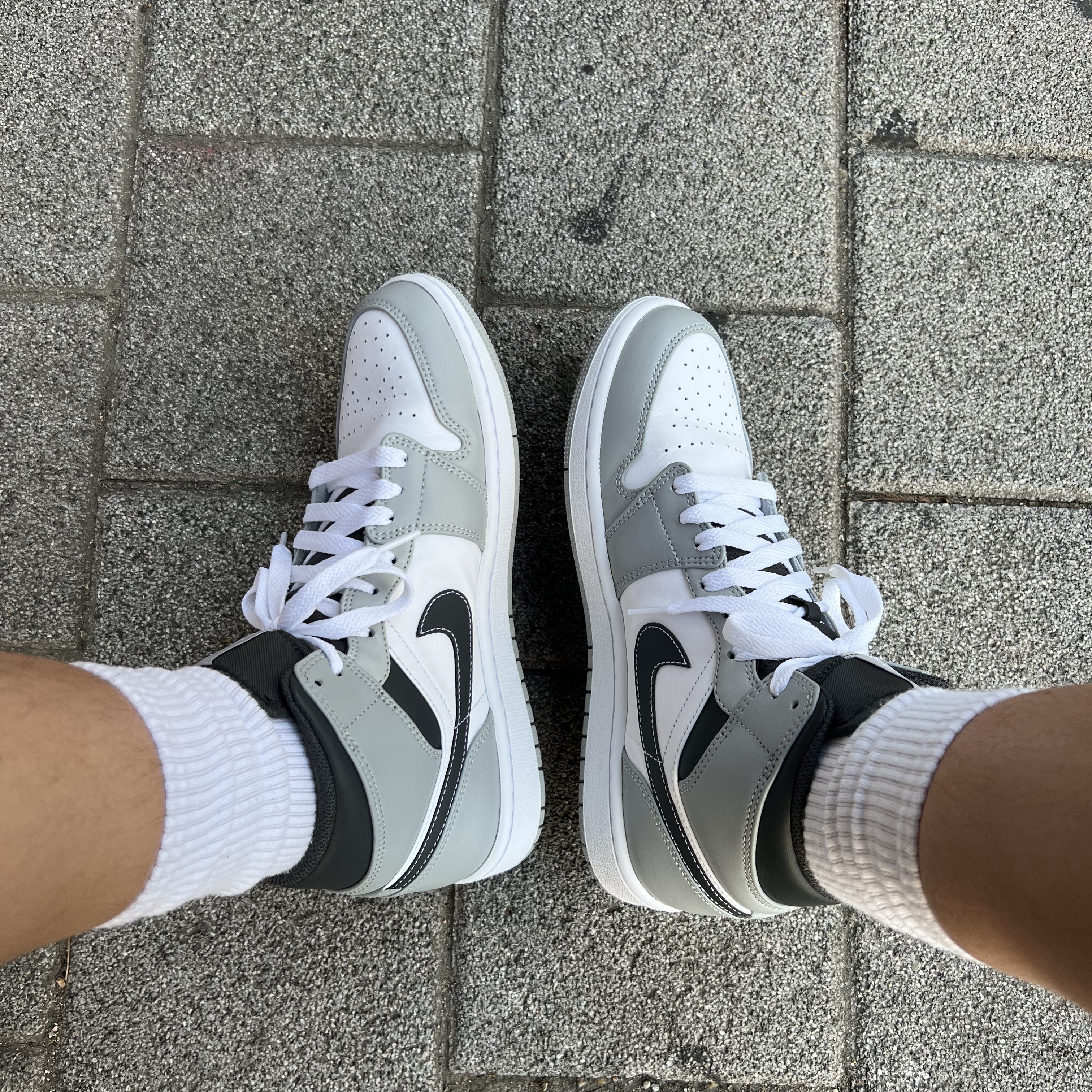 Jordan 1 Mid Light Smoke Grey Anthracite 착용 스타일