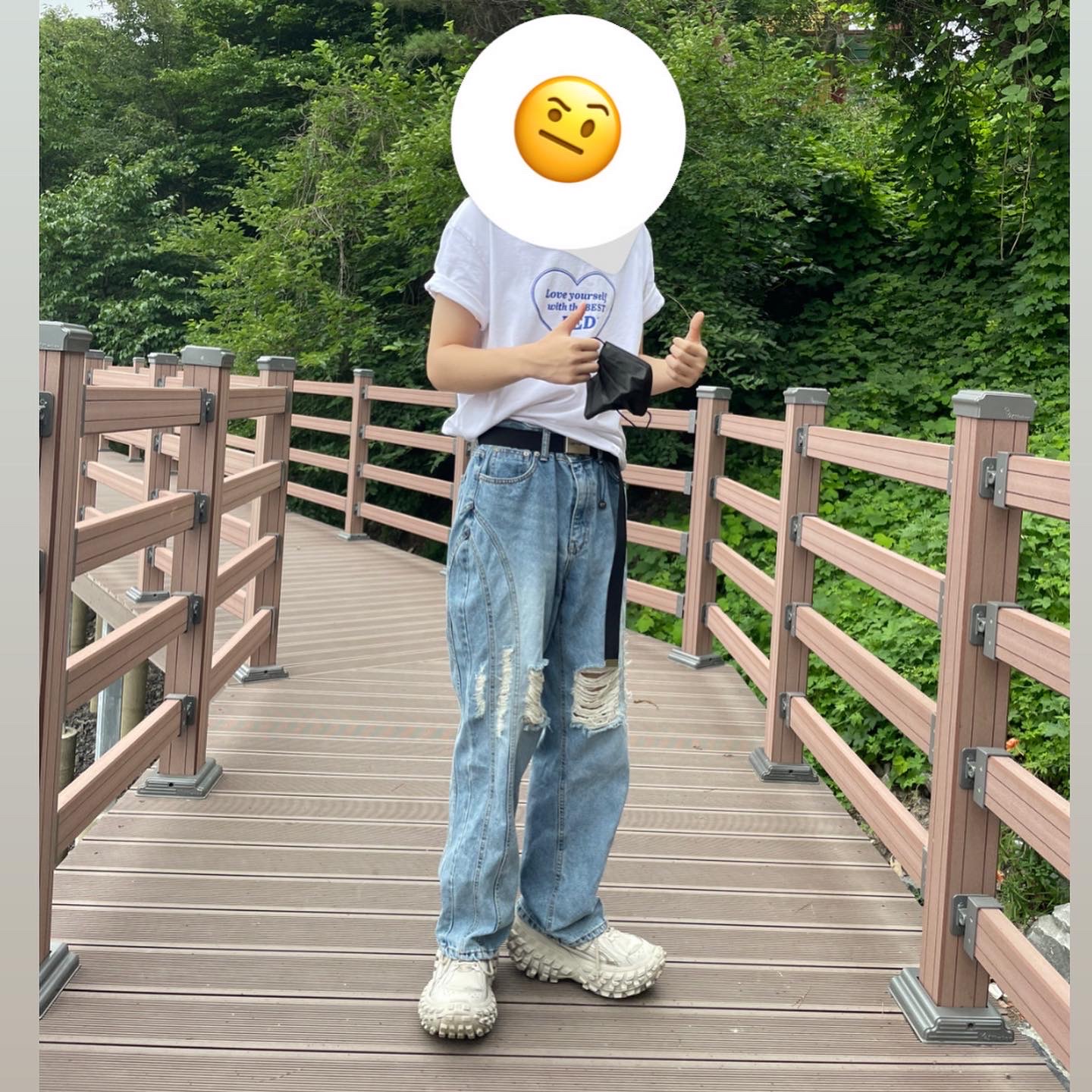 Balenciaga Defender Sneakers Beige 착용 스타일 - 2