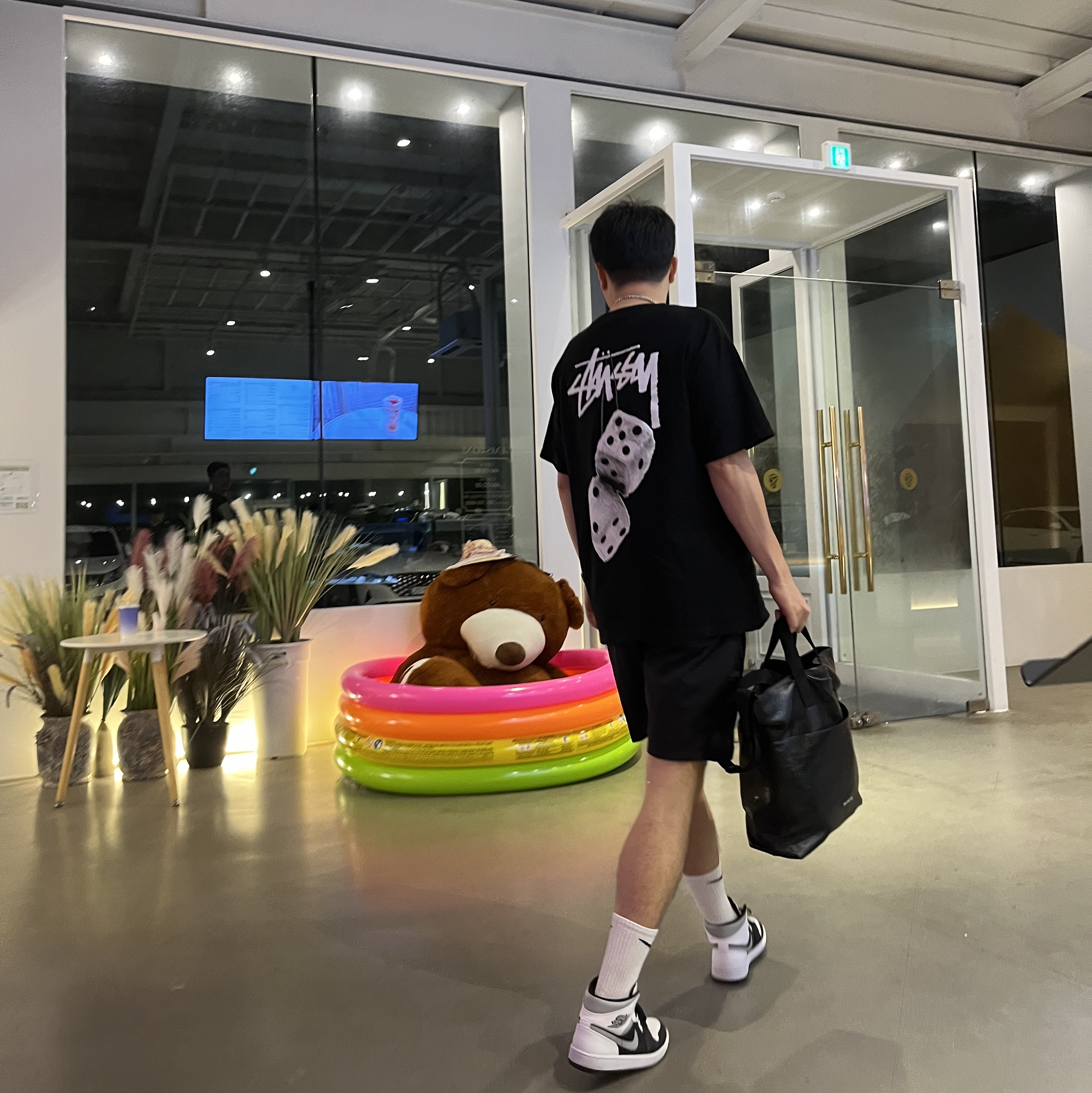 Stussy Fuzzy Dice T-Shirt Black, Jordan 1 Mid White Shadow 착용 스타일 - 3
