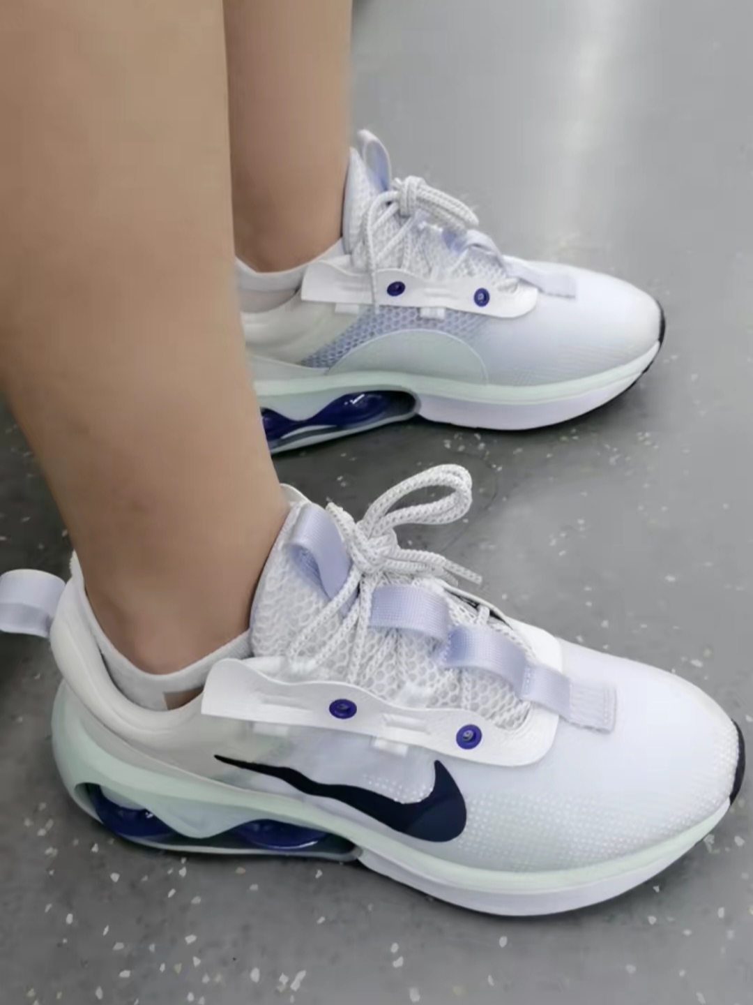 (W) Nike Air Max 2021 Obsidian Ghost 착용 스타일 - 2
