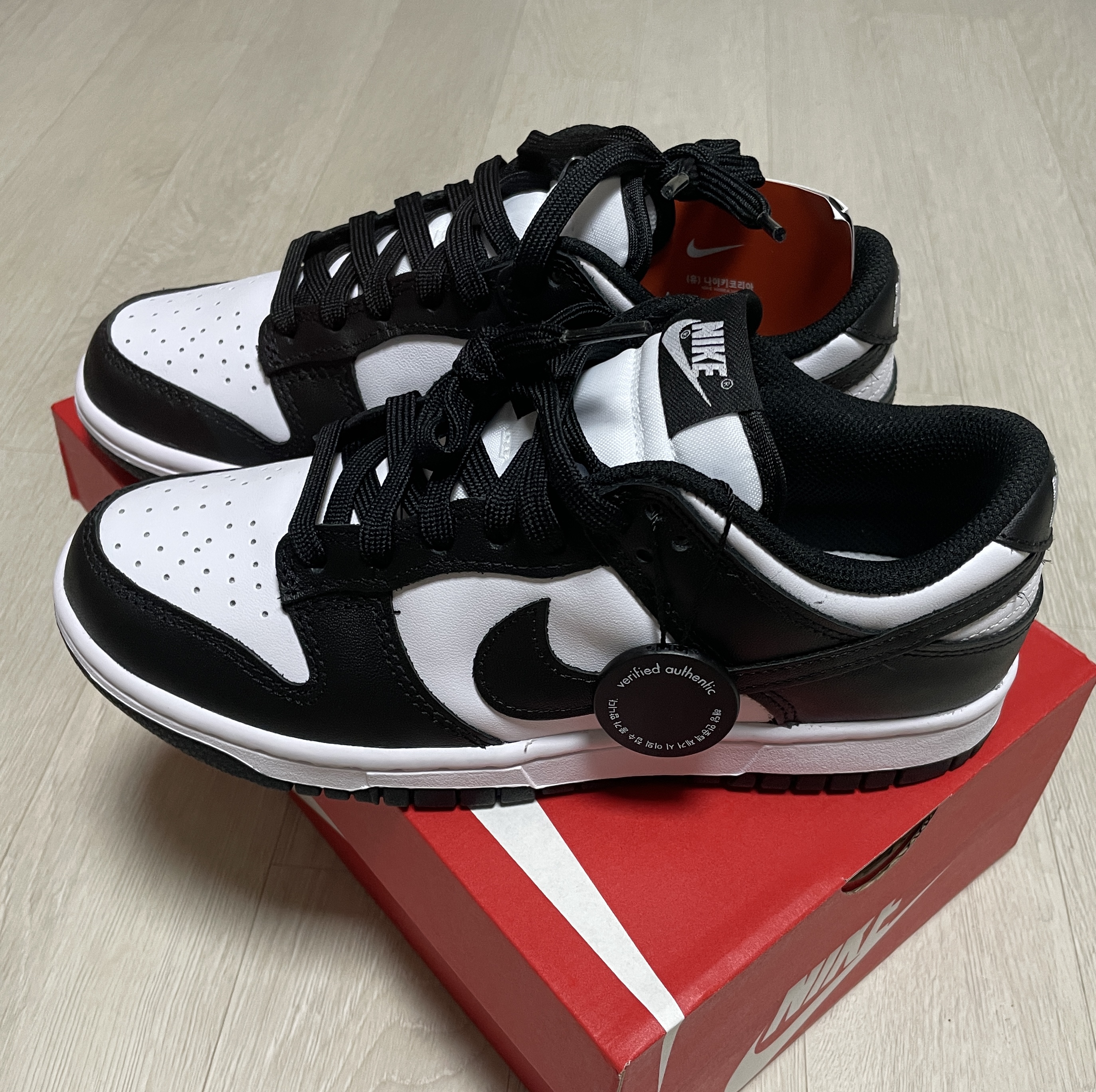 (W) Nike Dunk Low Black 착용 스타일
