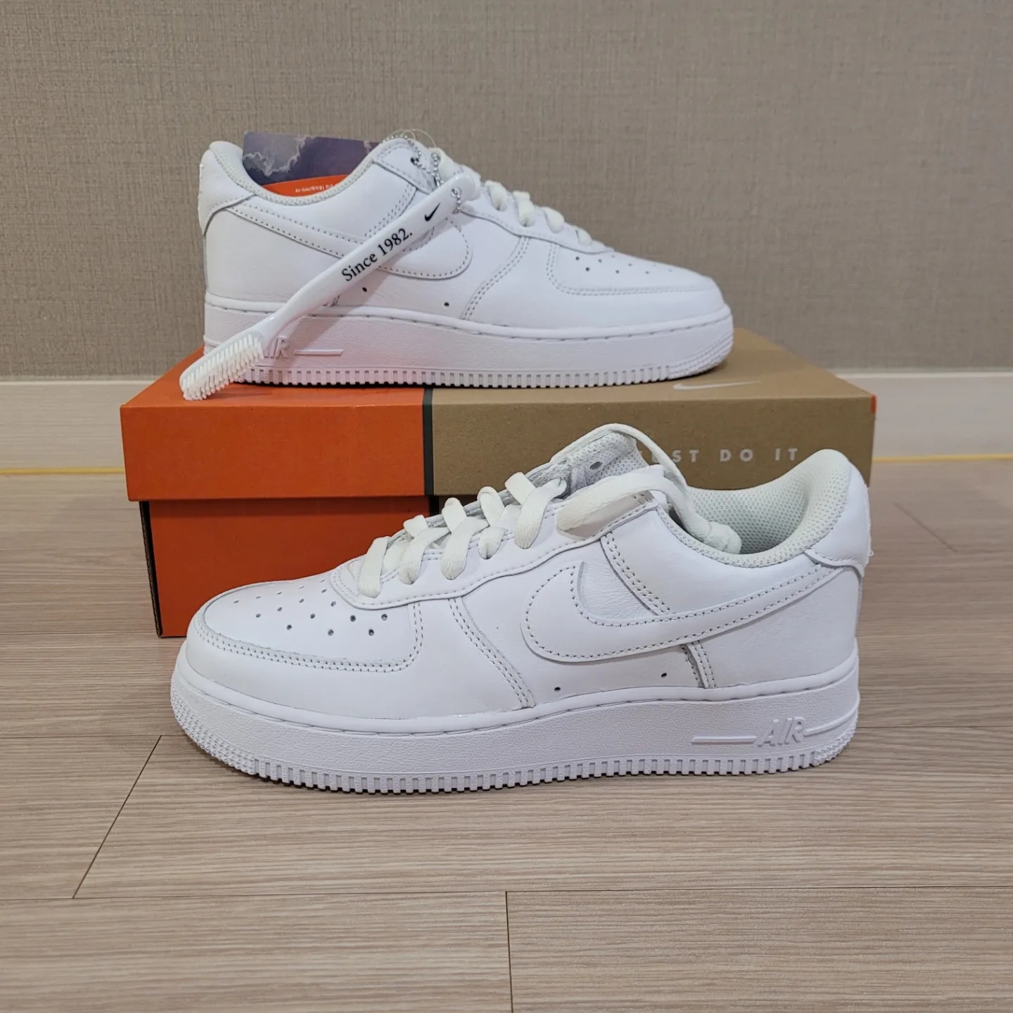 Nike Air Force 1 Low Retro Color of the Month White 착용 스타일 - 3