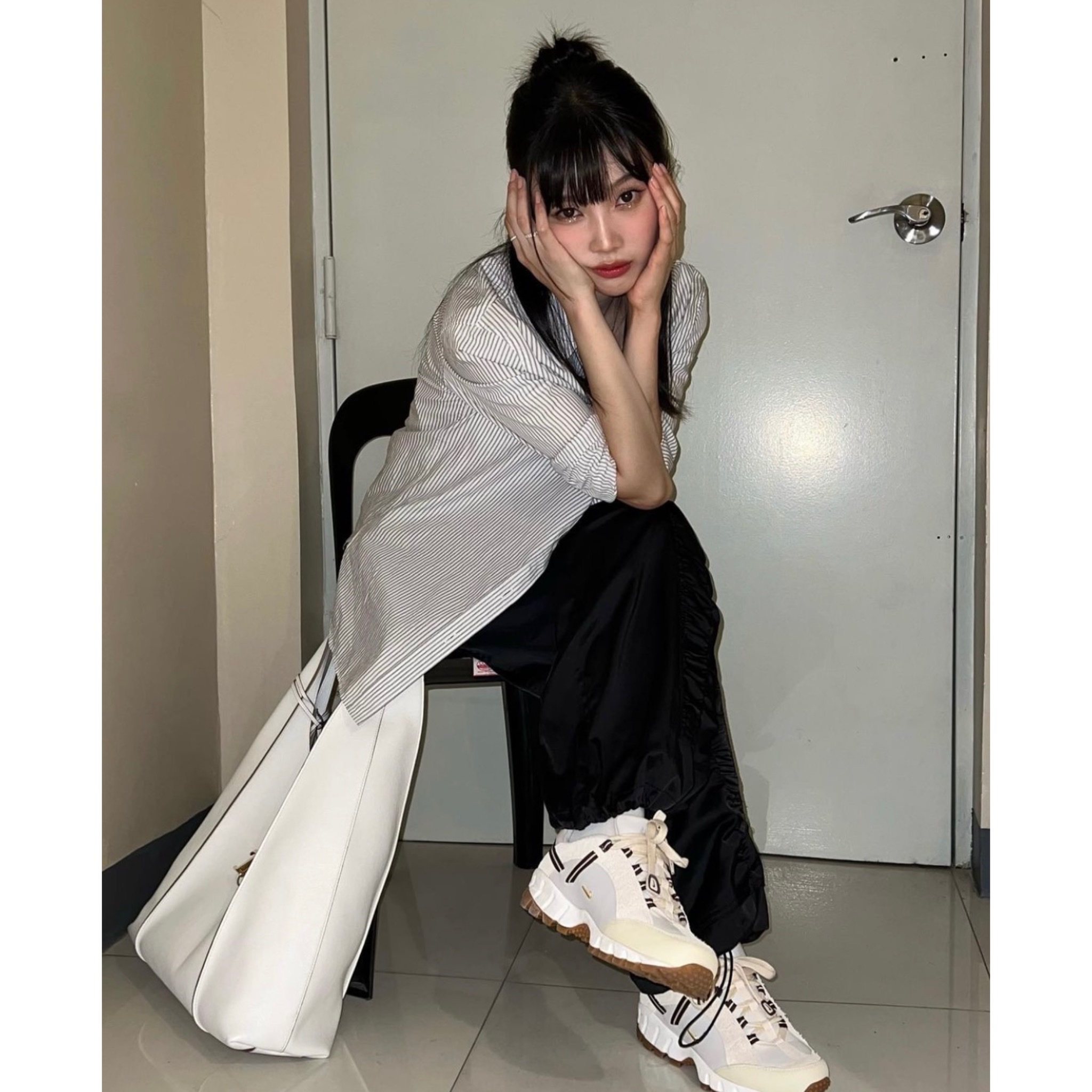 Nike x Jacquemus Air Humara LX Light Bone and Gold 착용 스타일 - 2