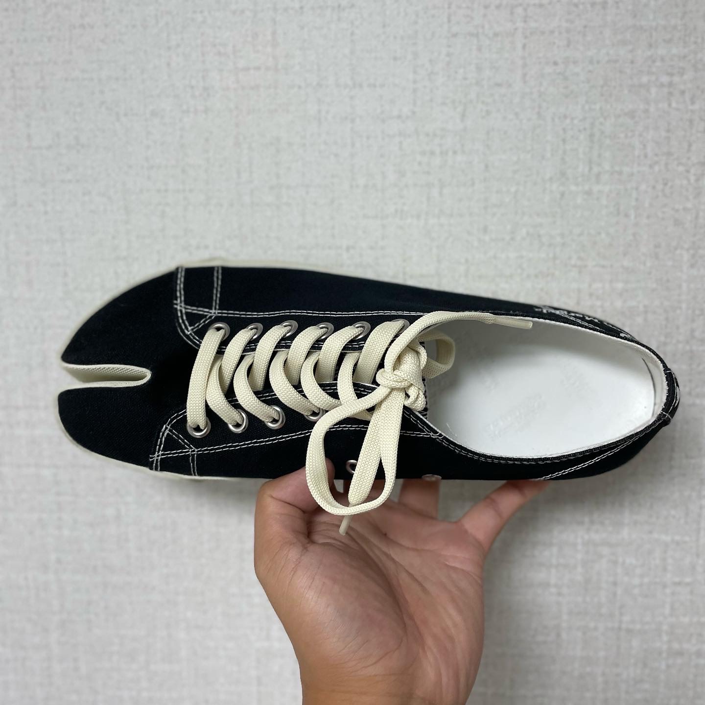 Maison Margiela Tabi Low Black 착용 스타일 - 3