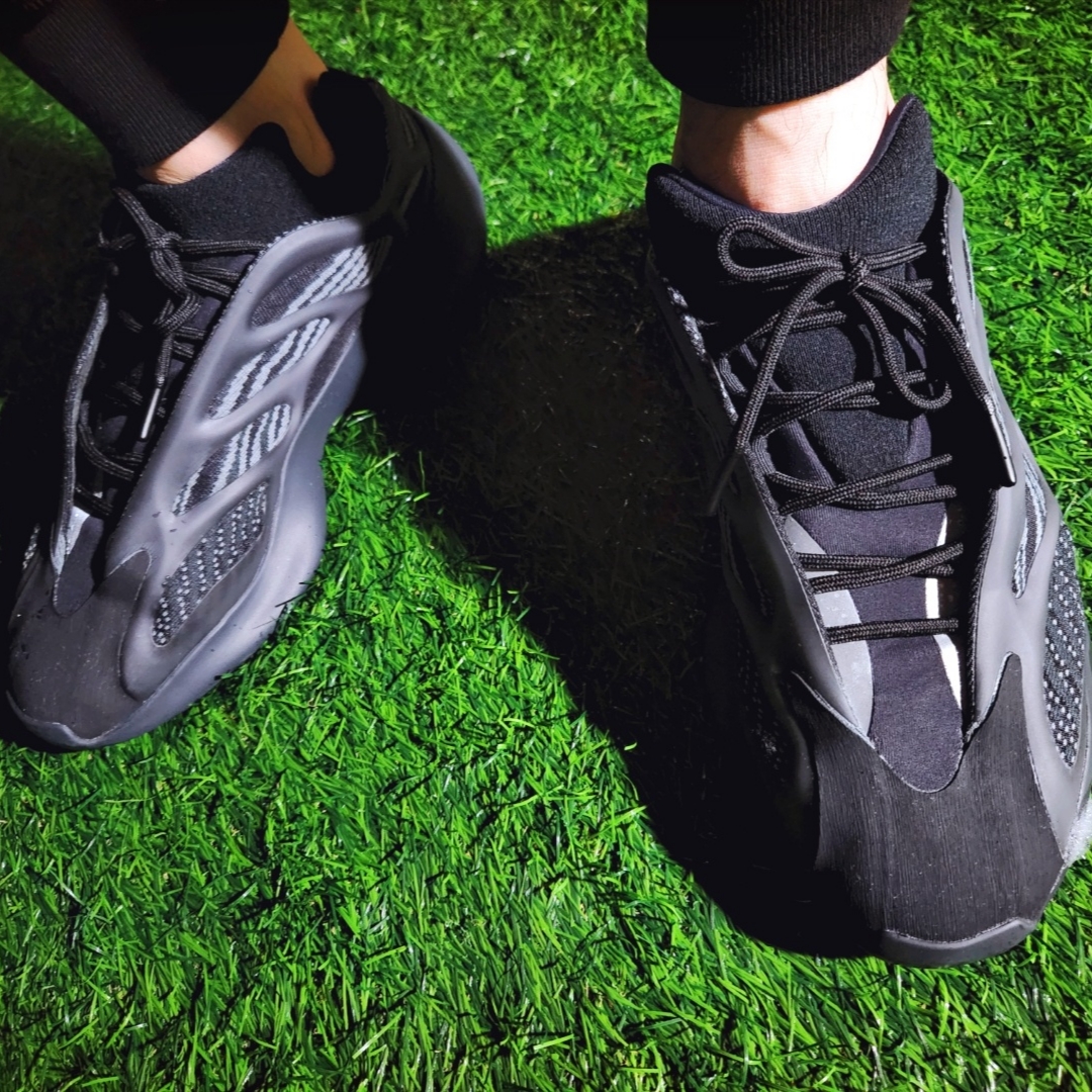 Adidas Yeezy 700 V3 Alvah 착용 스타일 - 4