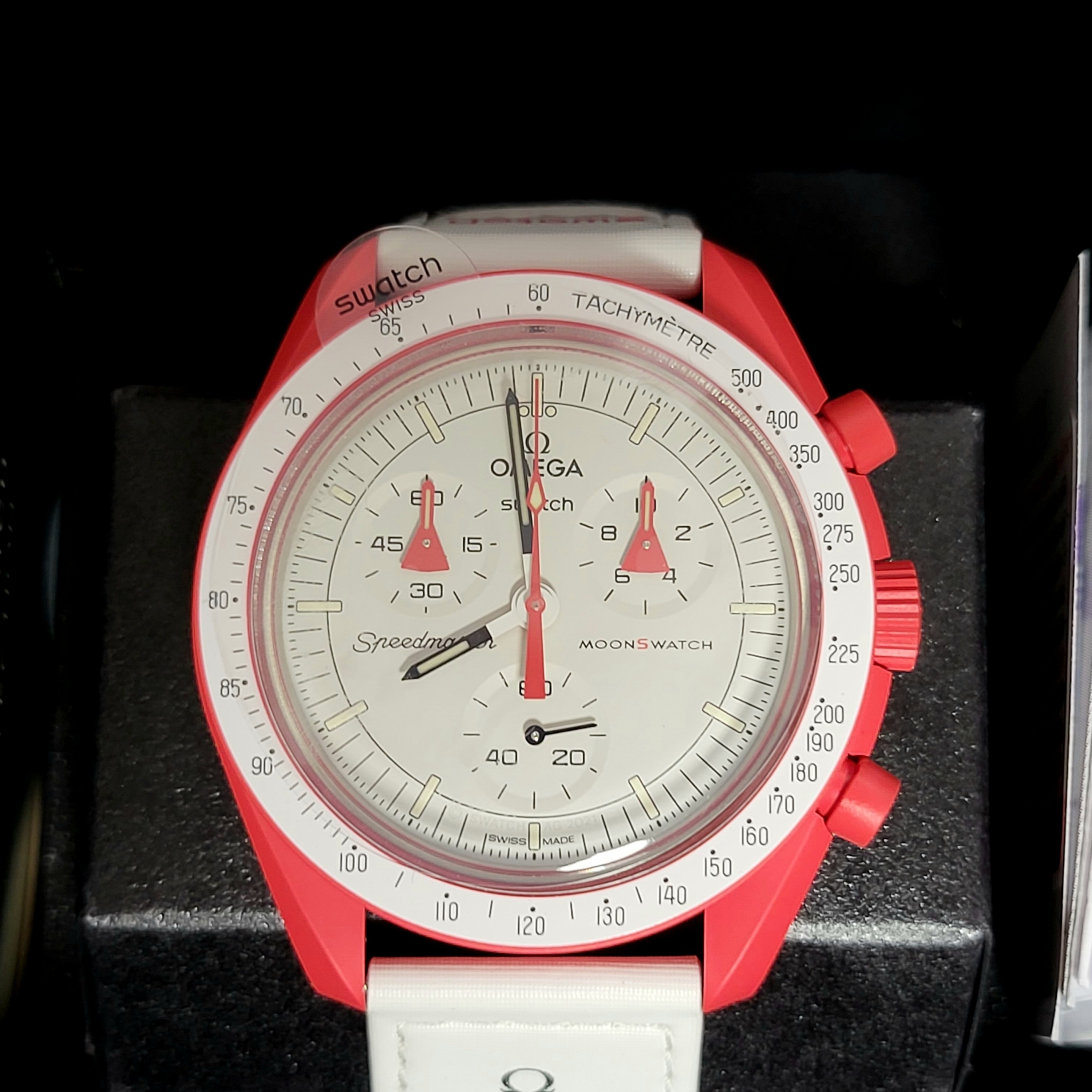 Swatch x Omega Bioceramic MoonSwatch Mission To Mars 착용 스타일 - 1