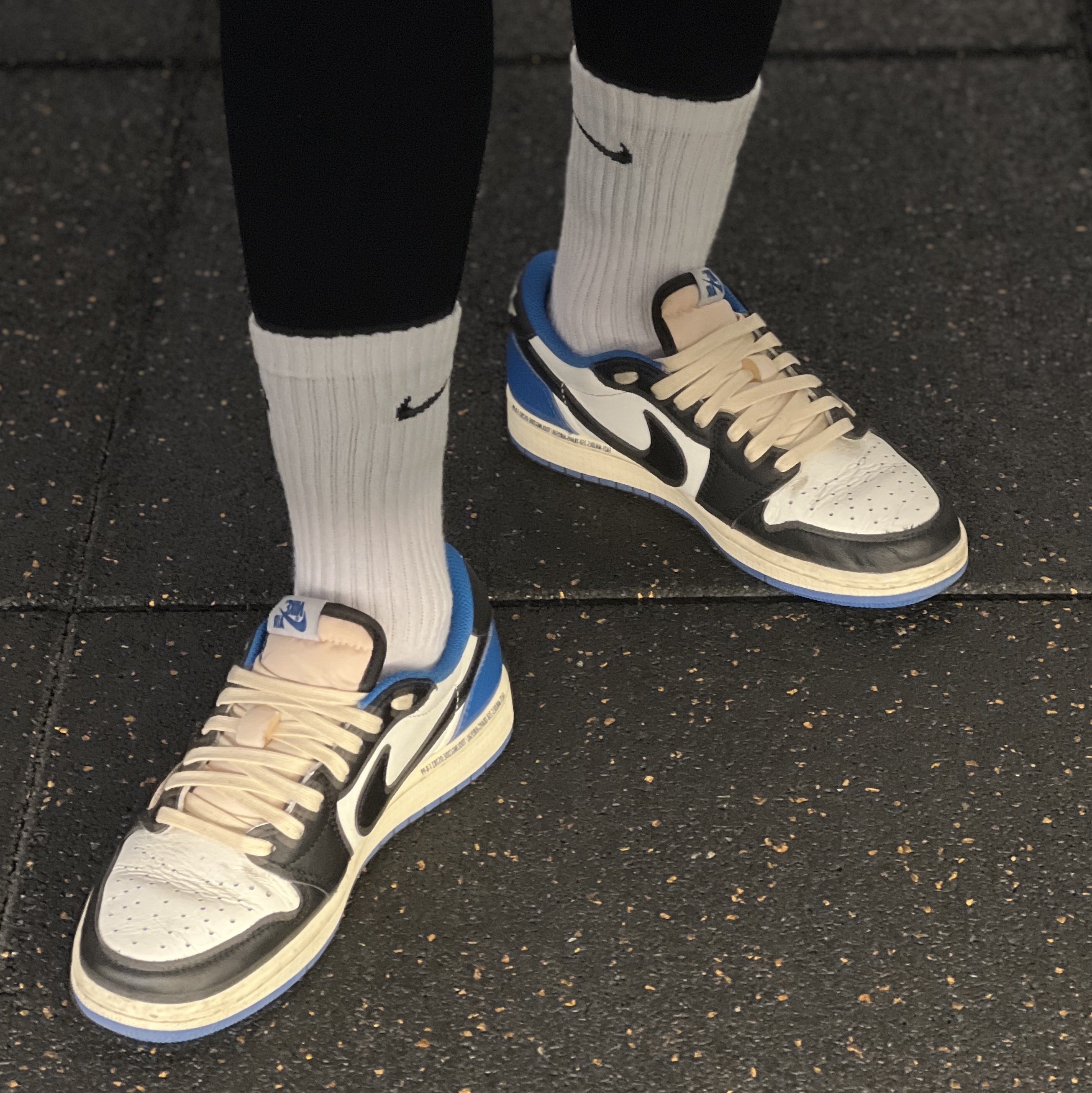Jordan 1 x Travis Scott x Fragment Retro Low OG SP Military Blue 착용 스타일