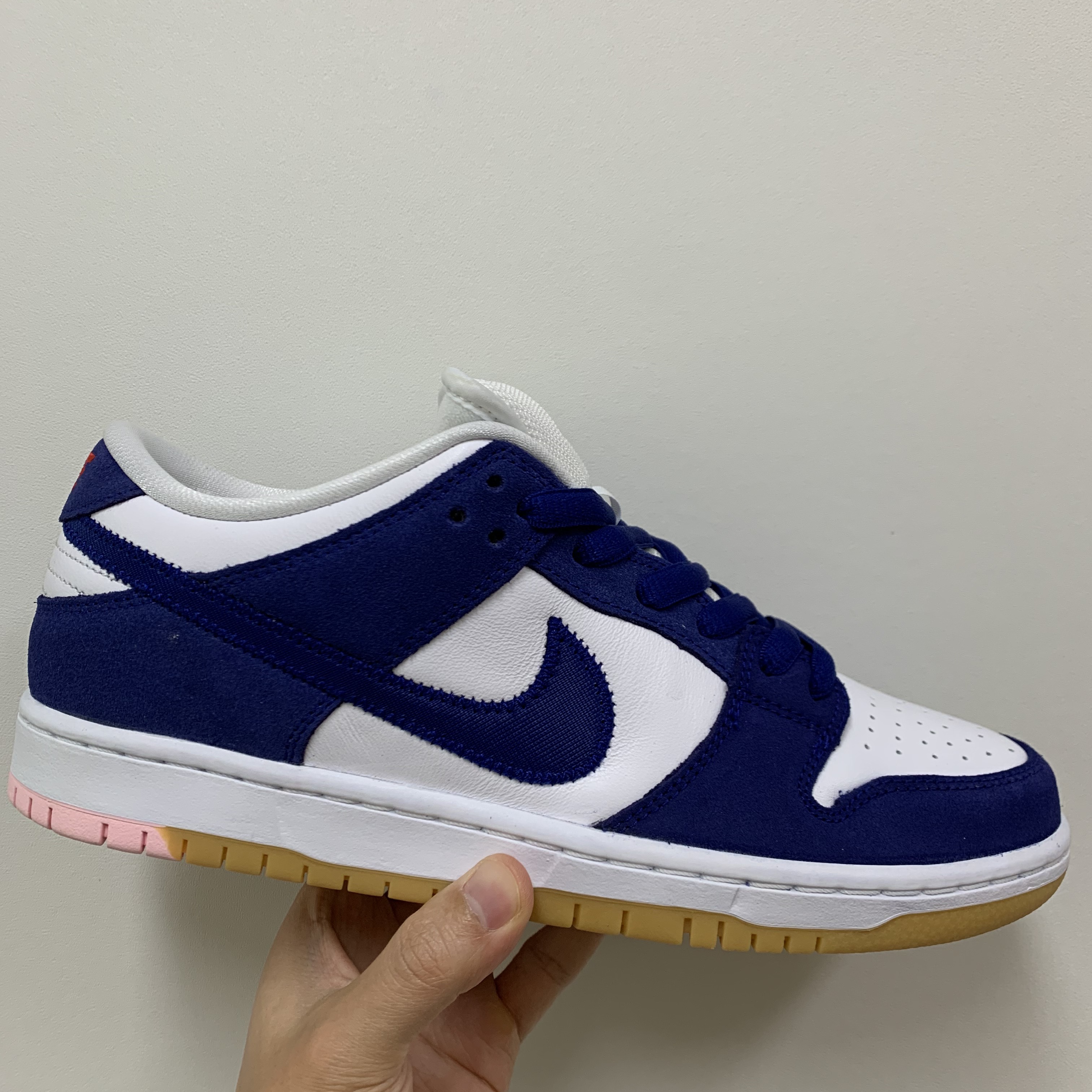 Nike SB Dunk Low Pro Premium Deep Royal Blue 착용 스타일