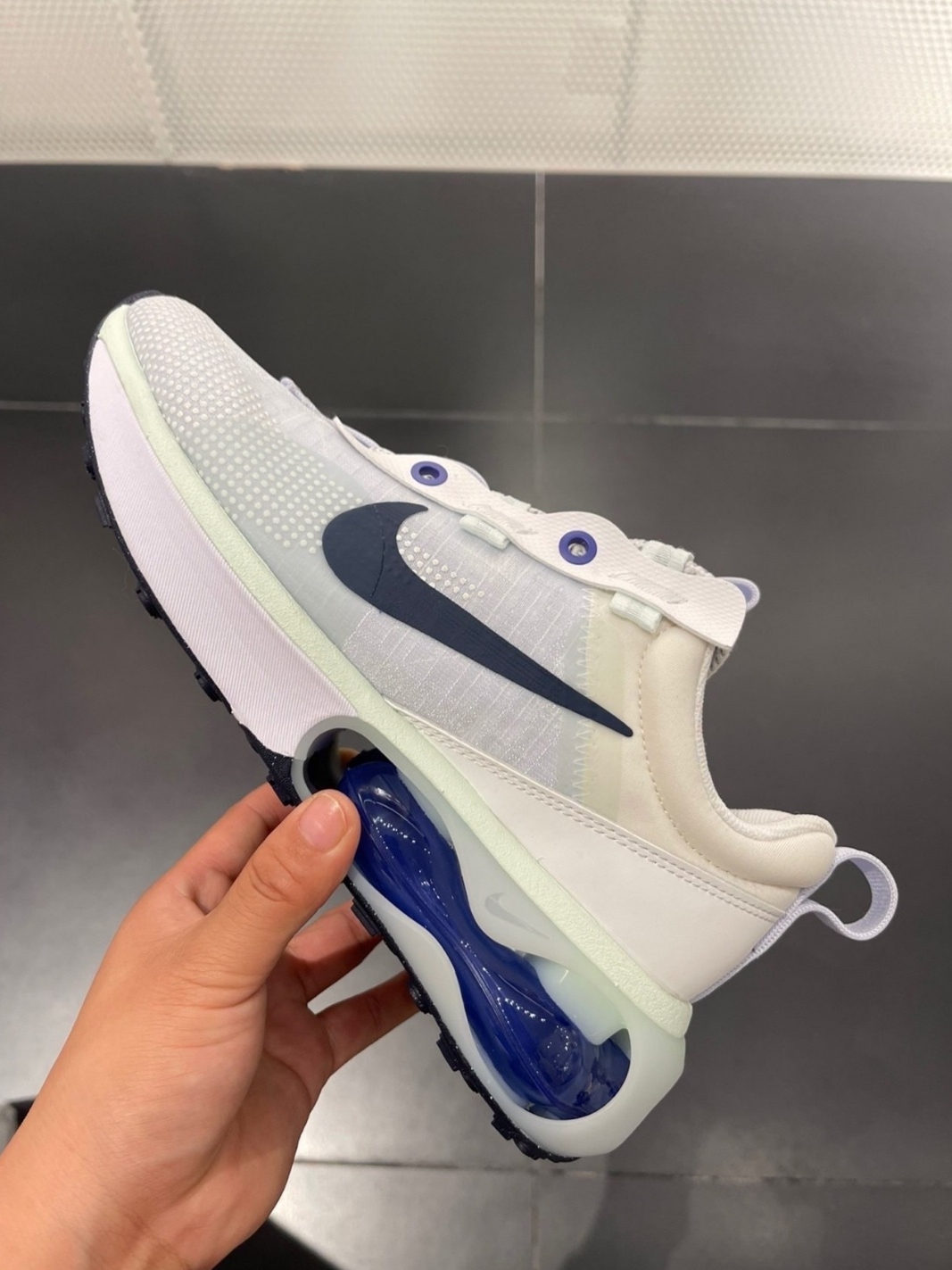 (W) Nike Air Max 2021 Obsidian Ghost 착용 스타일 - 1