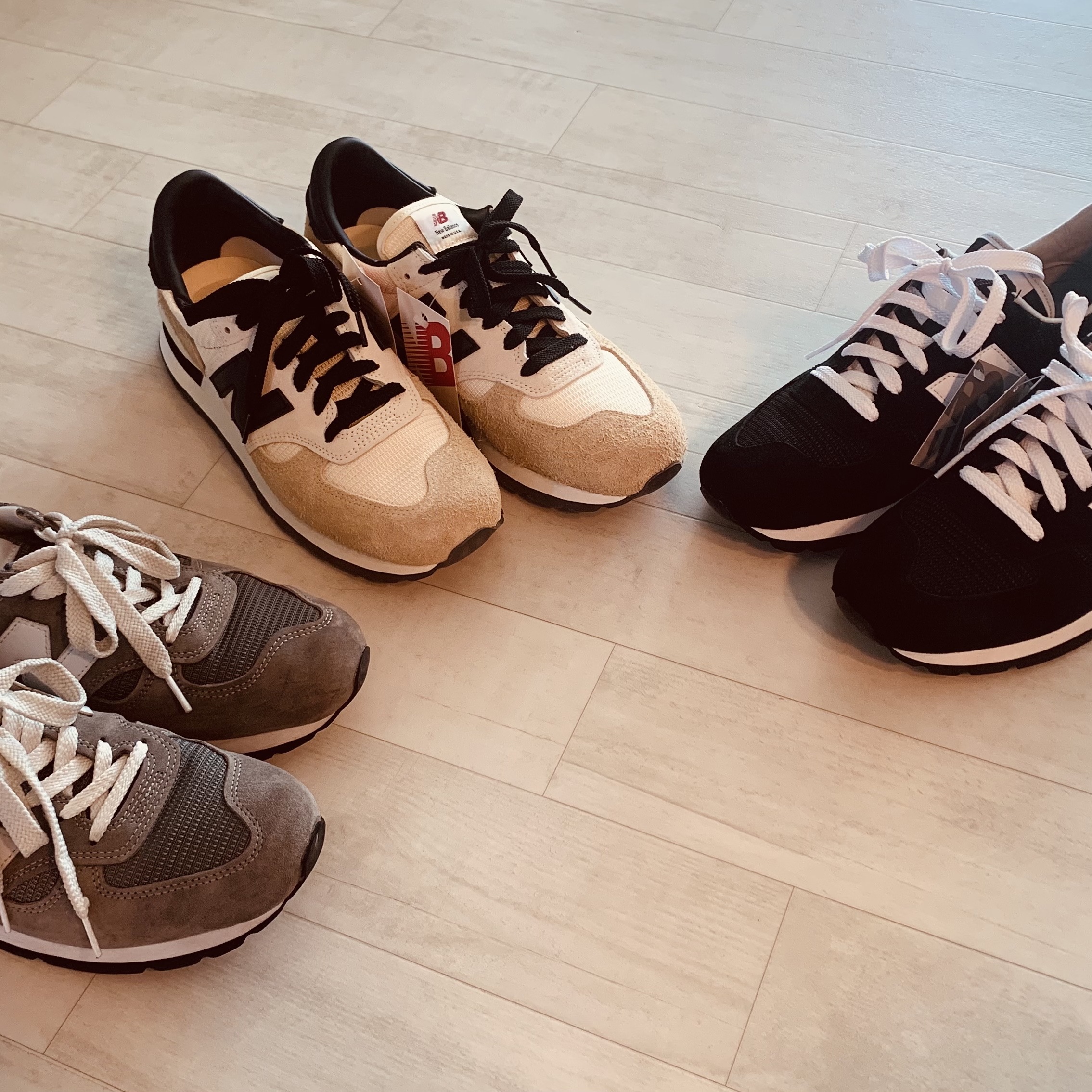 New Balance 990 Made in USA Grey, New Balance 990v1 Made in USA Incense Macadamia Nut 착용 스타일 - 2