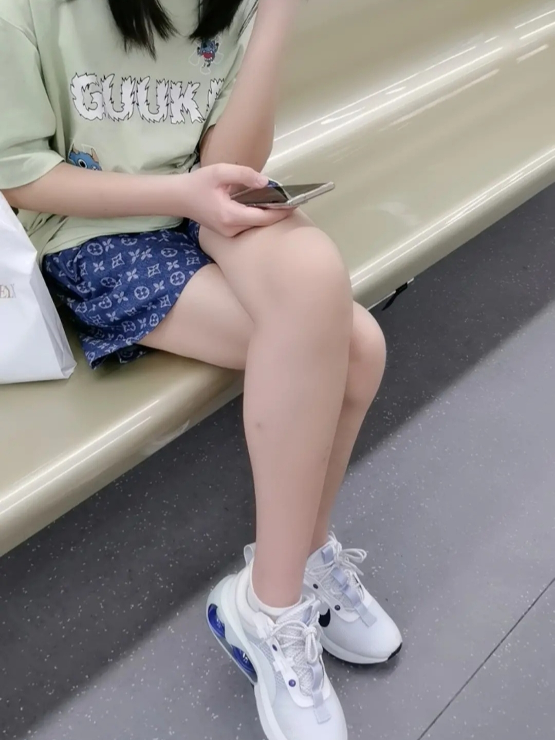 (W) Nike Air Max 2021 Obsidian Ghost 착용 스타일 - 1